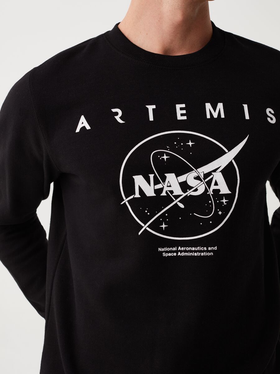 Sweatshirt with round neck and NASA Artemis Mission print_3