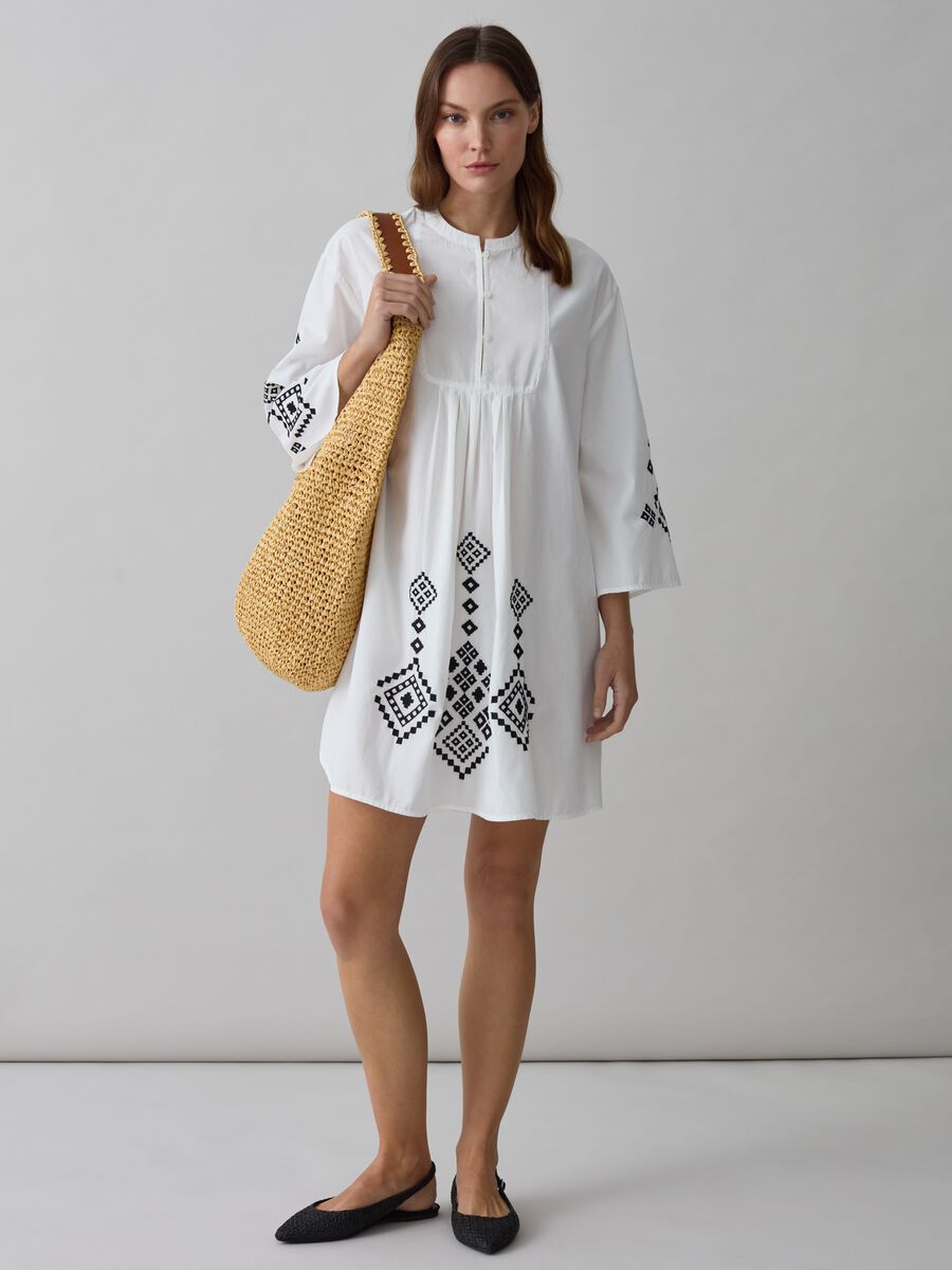 Short shirt dress with ethnic embroidery_0