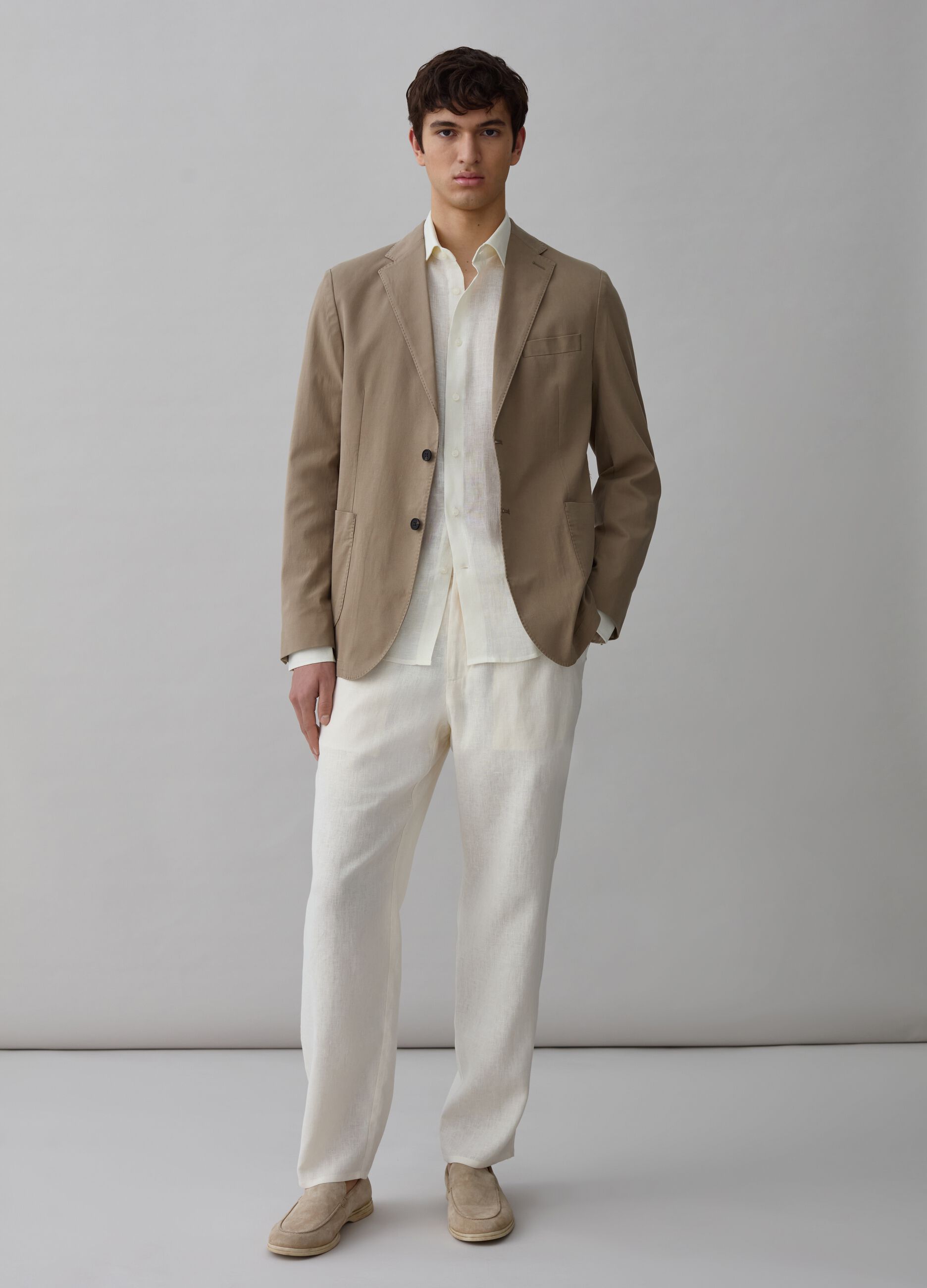 Contemporary trousers in linen