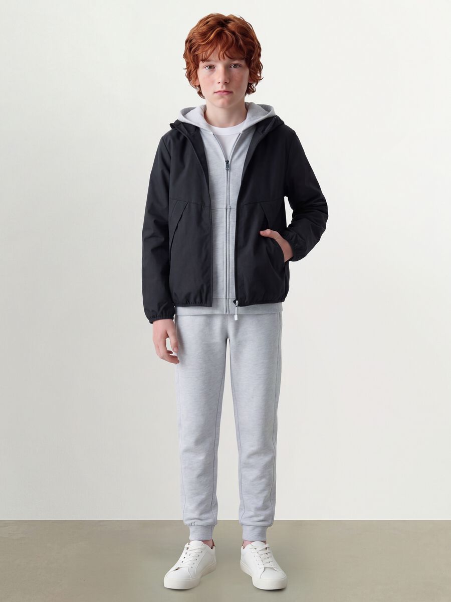 Schwarze Oversize-Regenjacke mit Kapuze und Reissverschluss f&uuml;r Jungen_1