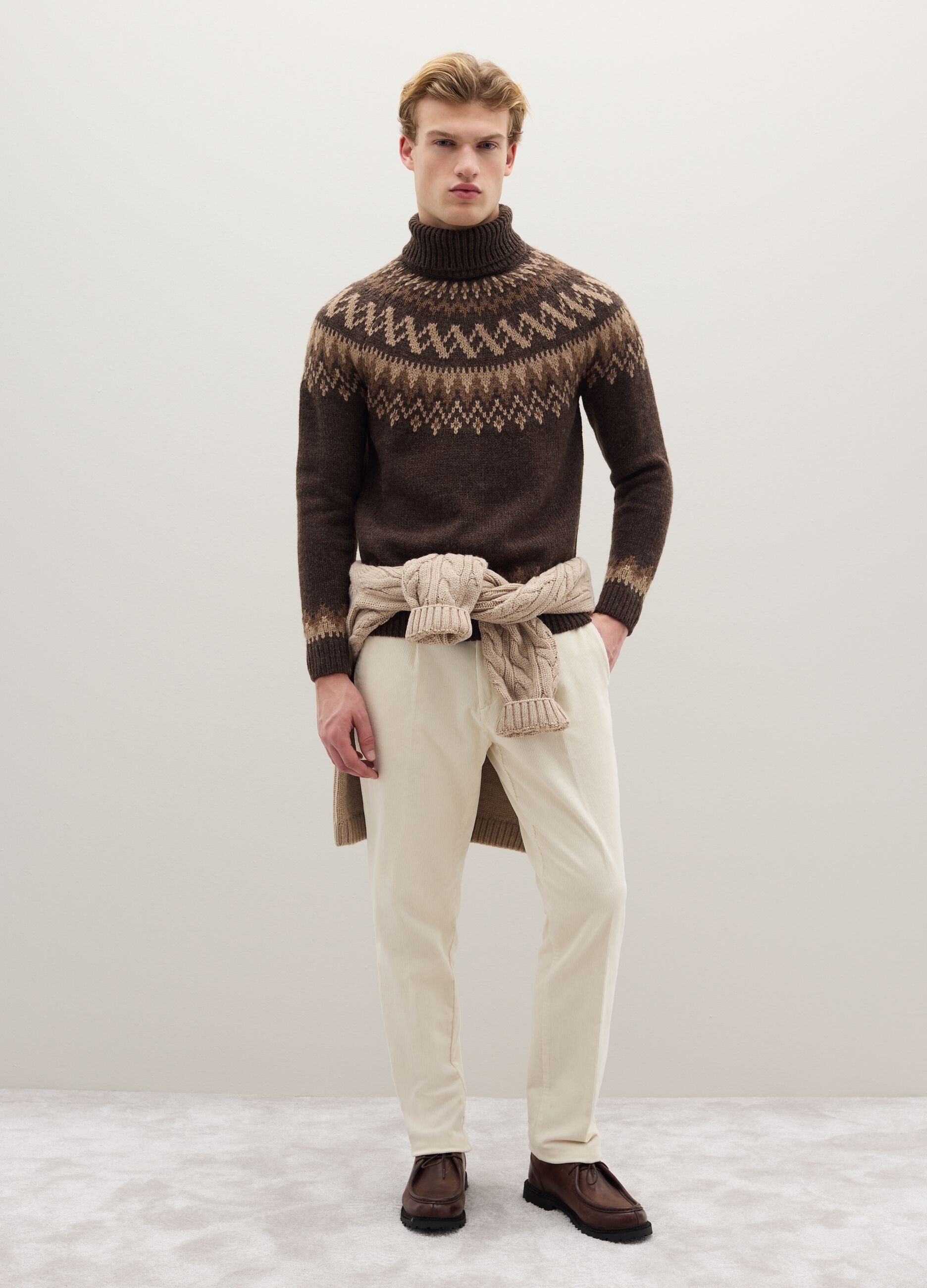 Regular fit brown turtleneck jumper with jacquard pattern