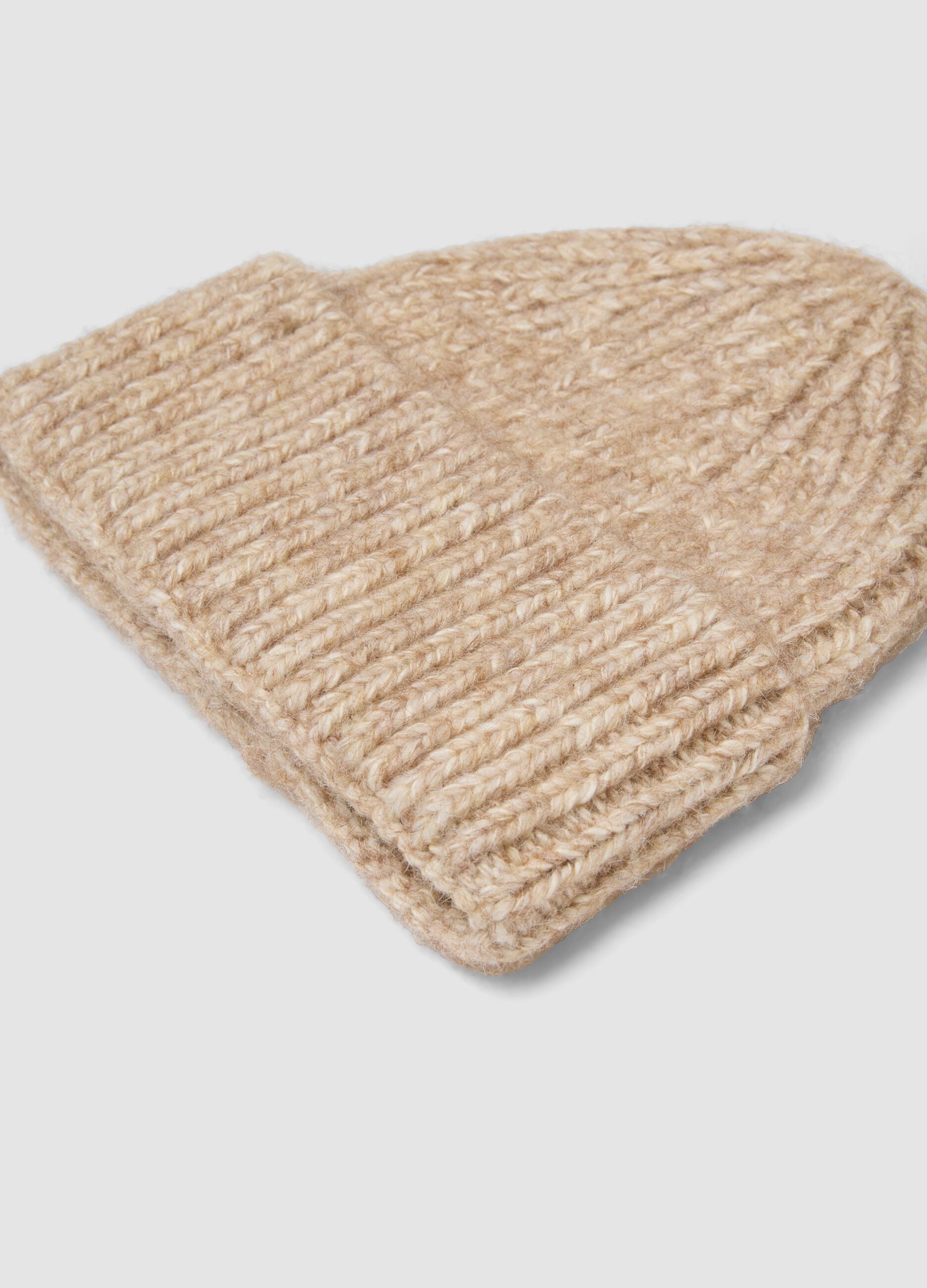 Cappello bianco in misto lana a coste