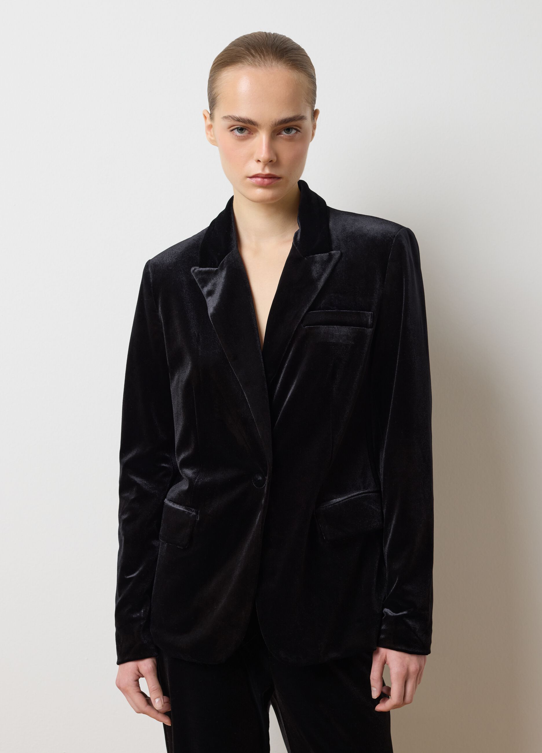 Slim fit black velvet blazer