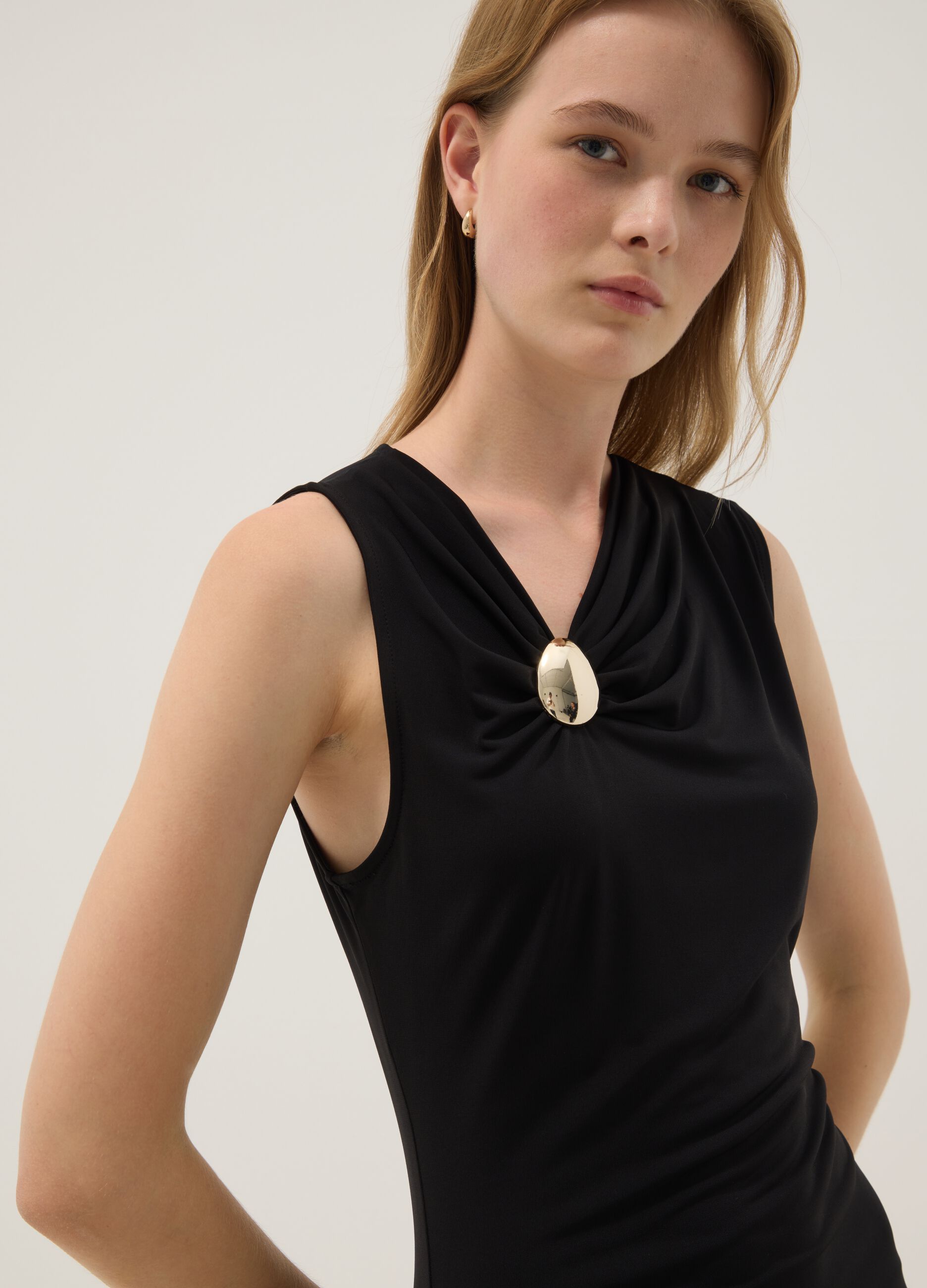 Black sleeveless stretch midi dress