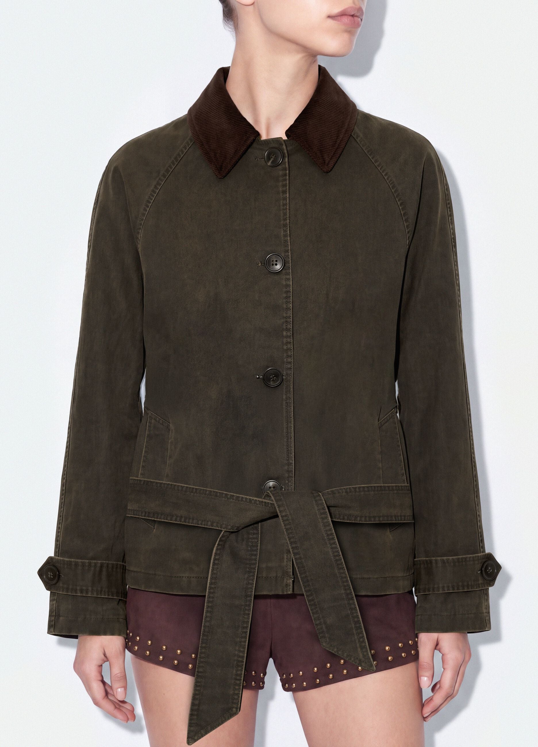 Gr&uuml;ner Trenchcoat aus Baumwollmix mit Kontrastkragen, Regular Fit