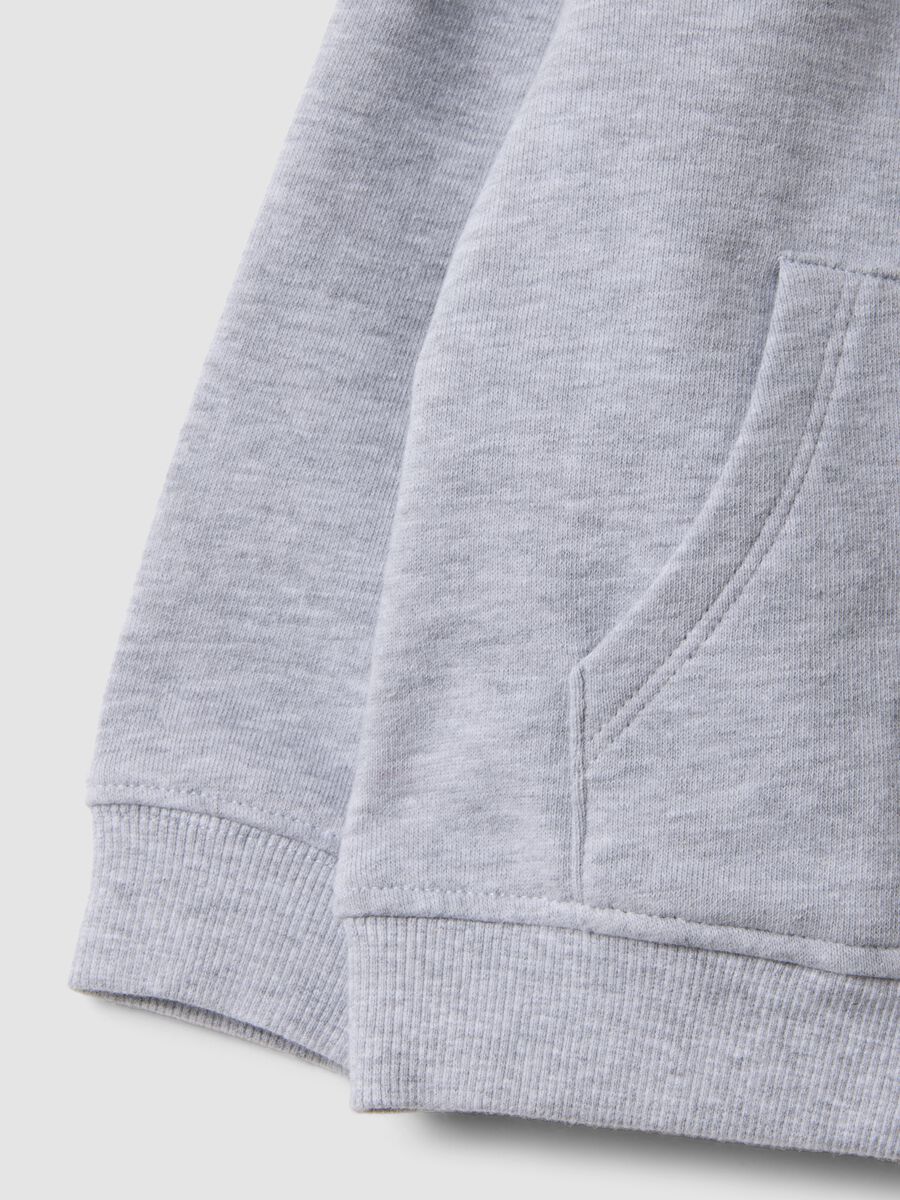 Sudadera gris con capucha de algod&oacute;n org&aacute;nico puro, corte regular, para ni&ntilde;o_3