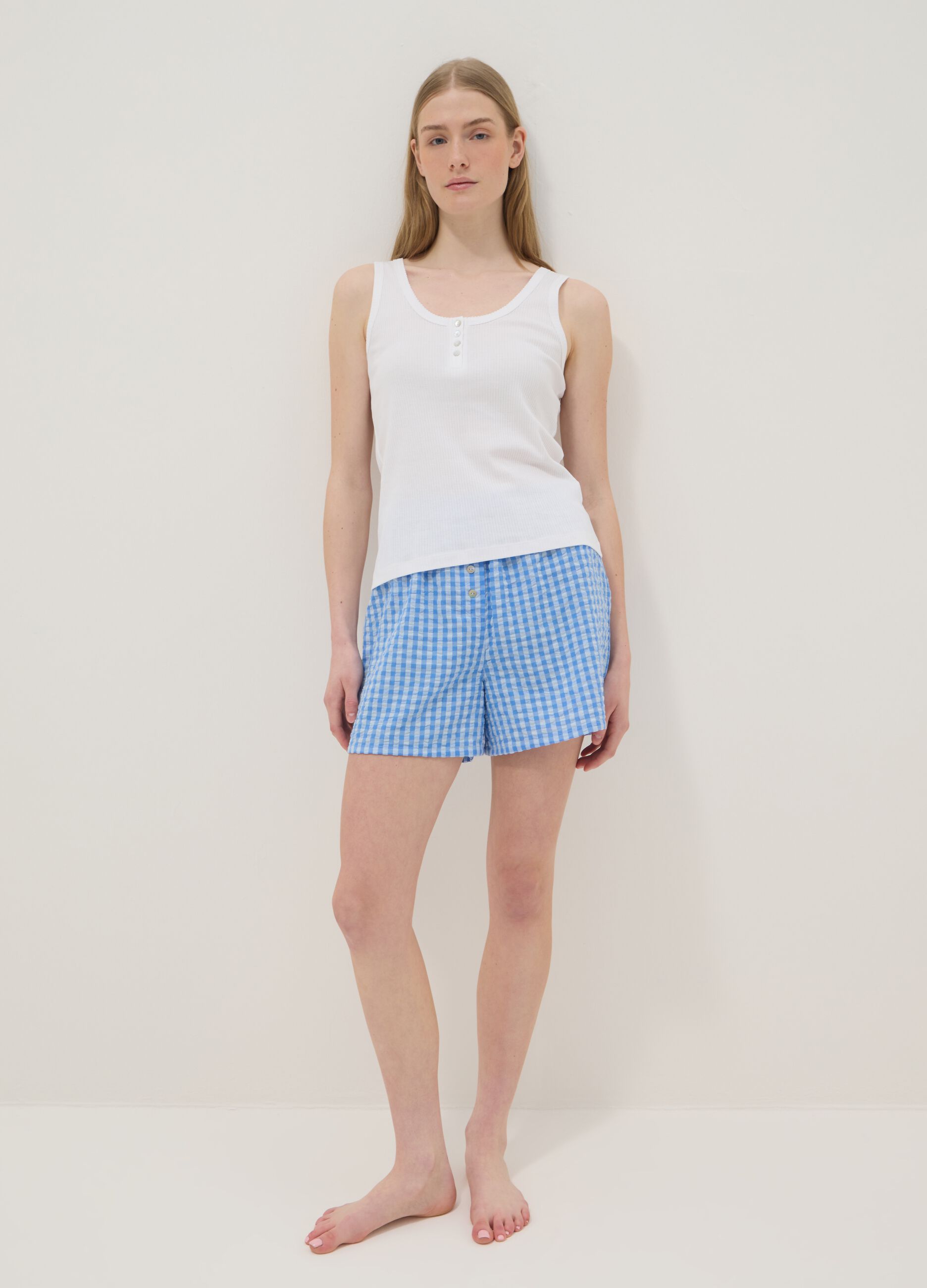 Regular-fit pure cotton checked pyjama shorts in white and light blue