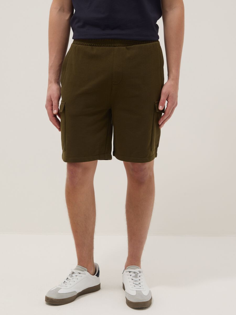 Green cotton-blend cargo Bermuda shorts_1
