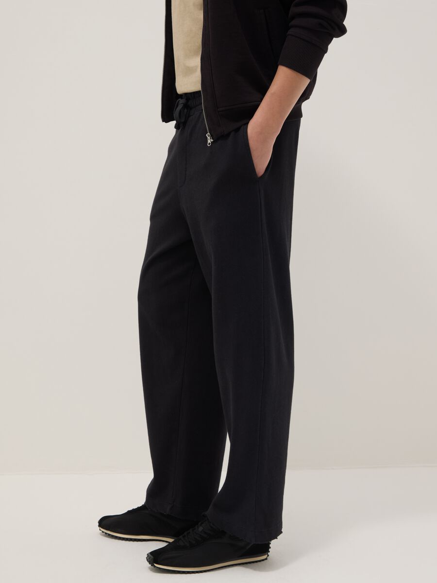 Black cotton blend regular fit trousers_3