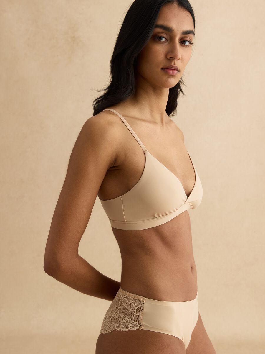 &Mu;&pi;&epsilon;&zeta; &tau;&rho;ί&gamma;&omega;&nu;&omicron; &sigma;&omicron;&upsilon;&tau;&iota;έ&nu; &alpha;&pi;ό &mu;&iota;&kappa;&rho;&omicron;ΐ&nu;&epsilon;&sigmaf;_2