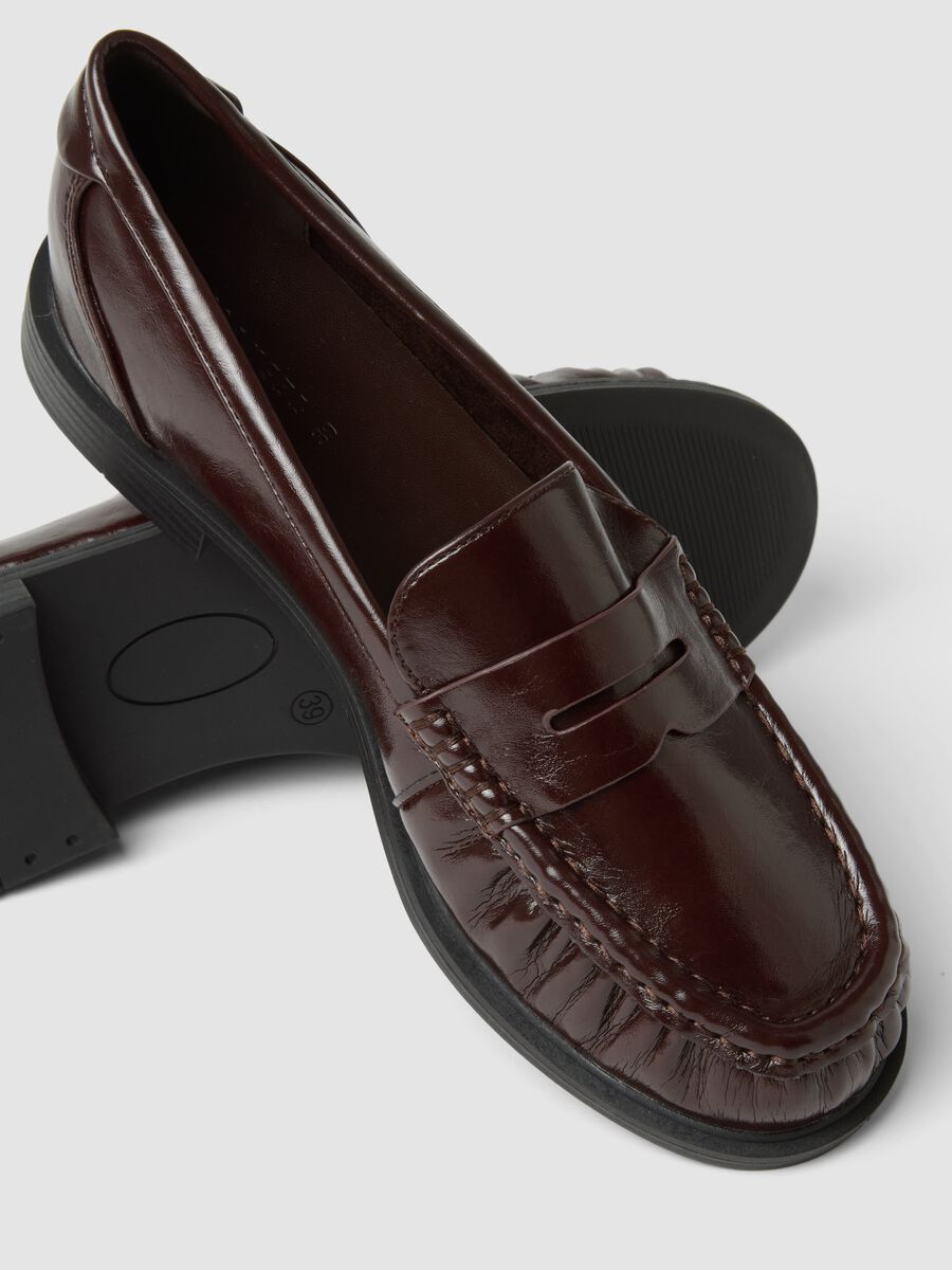 Classic glossy brown loafers_1