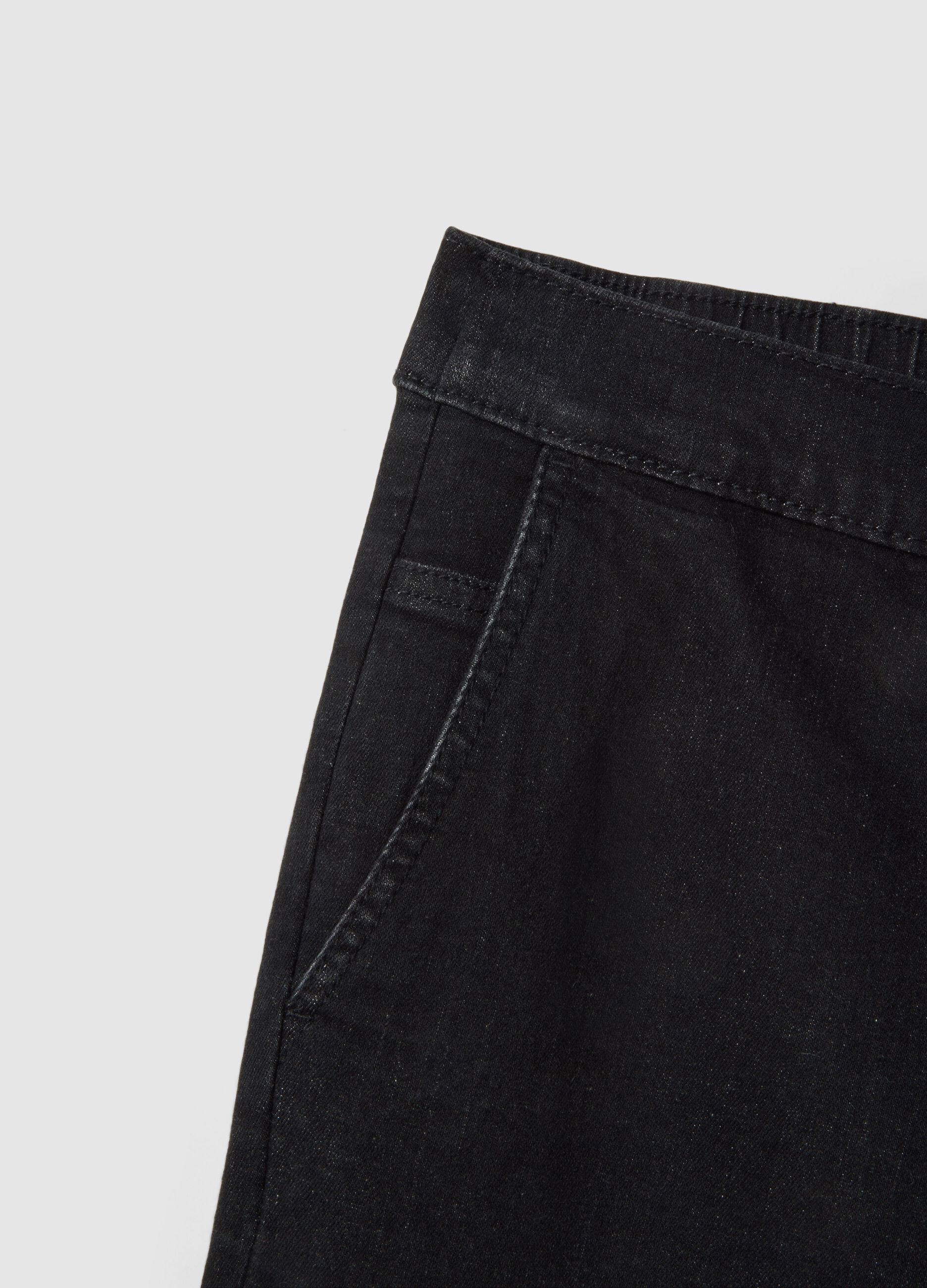 Weit geschnittene Jeans aus schwarzem Stretch-Baumwolle