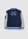 Felpa blu in misto cotone con girocollo e stampe college over fit_1