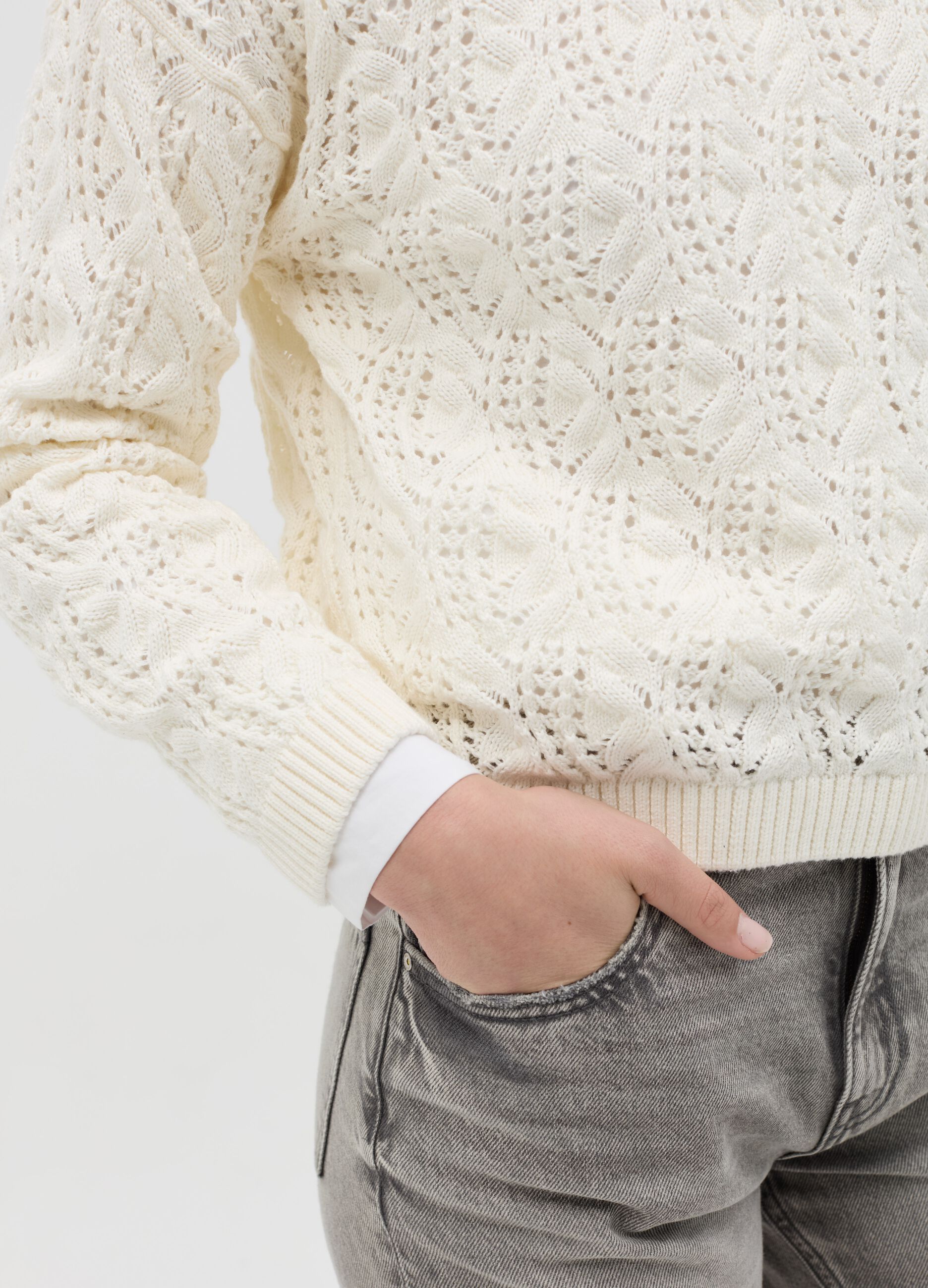 Crochet pullover with round neck