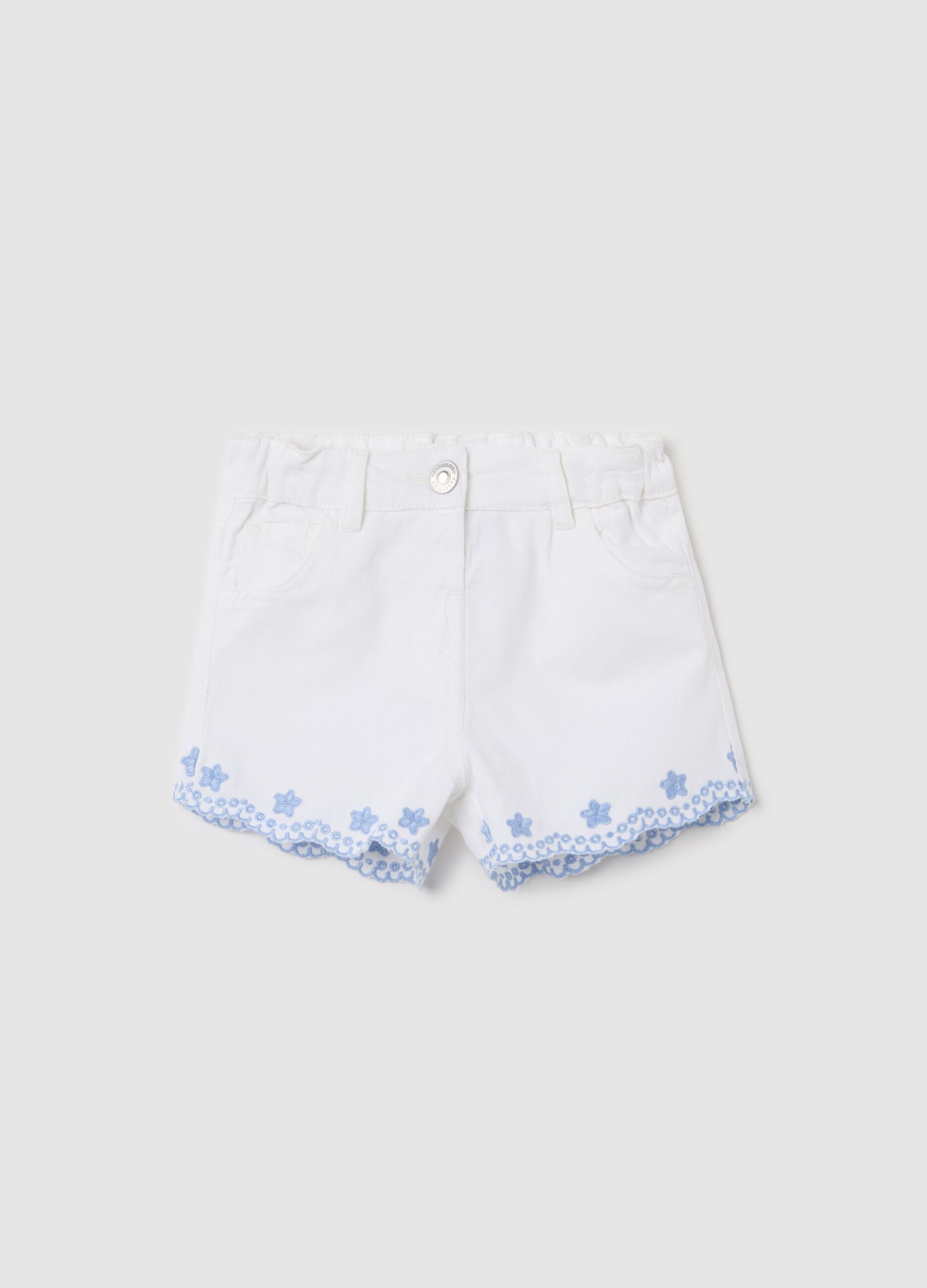 White shorts with floral embroidery in cotton