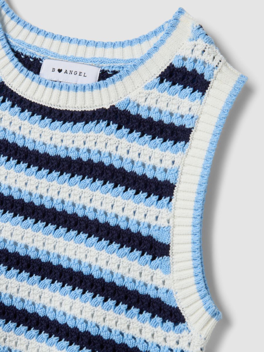 &Mu;&pi;&lambda;&omicron;ύ&zeta;&alpha; &chi;&omega;&rho;ί&sigmaf; &mu;&alpha;&nu;ί&kappa;&iota;&alpha; &alpha;&pi;ό &kappa;&alpha;&theta;&alpha;&rho;ό &beta;&alpha;&mu;&beta;ά&kappa;&iota; &mu;&epsilon; &pi;&omicron;&lambda;&upsilon;&chi;&rho;&omega;&mu;&alpha;&tau;&iota;&kappa;έ&sigmaf; &rho;ί&gamma;&epsilon;&sigmaf;, &kappa;&alpha;&nu;&omicron;&nu;&iota;&kappa;ή &epsilon;&phi;&alpha;&rho;&mu;&omicron;&gamma;ή_5