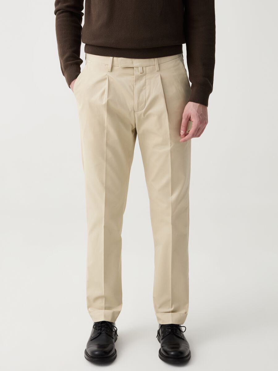 Chinos comfort fit con pinzas B.ST 1957_1