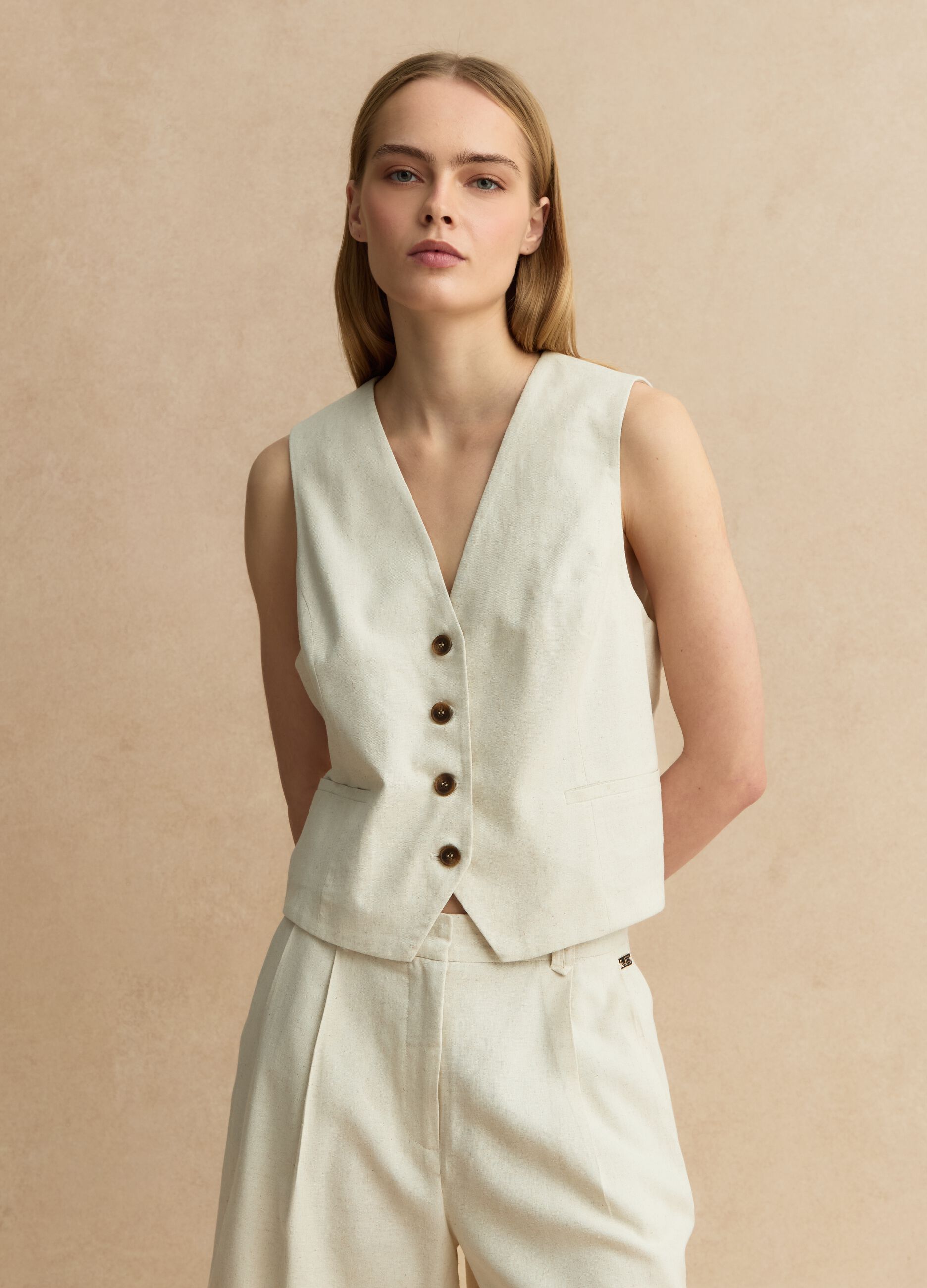 Beige Weste in Slim Fit aus Viskose-Leinen-Mix