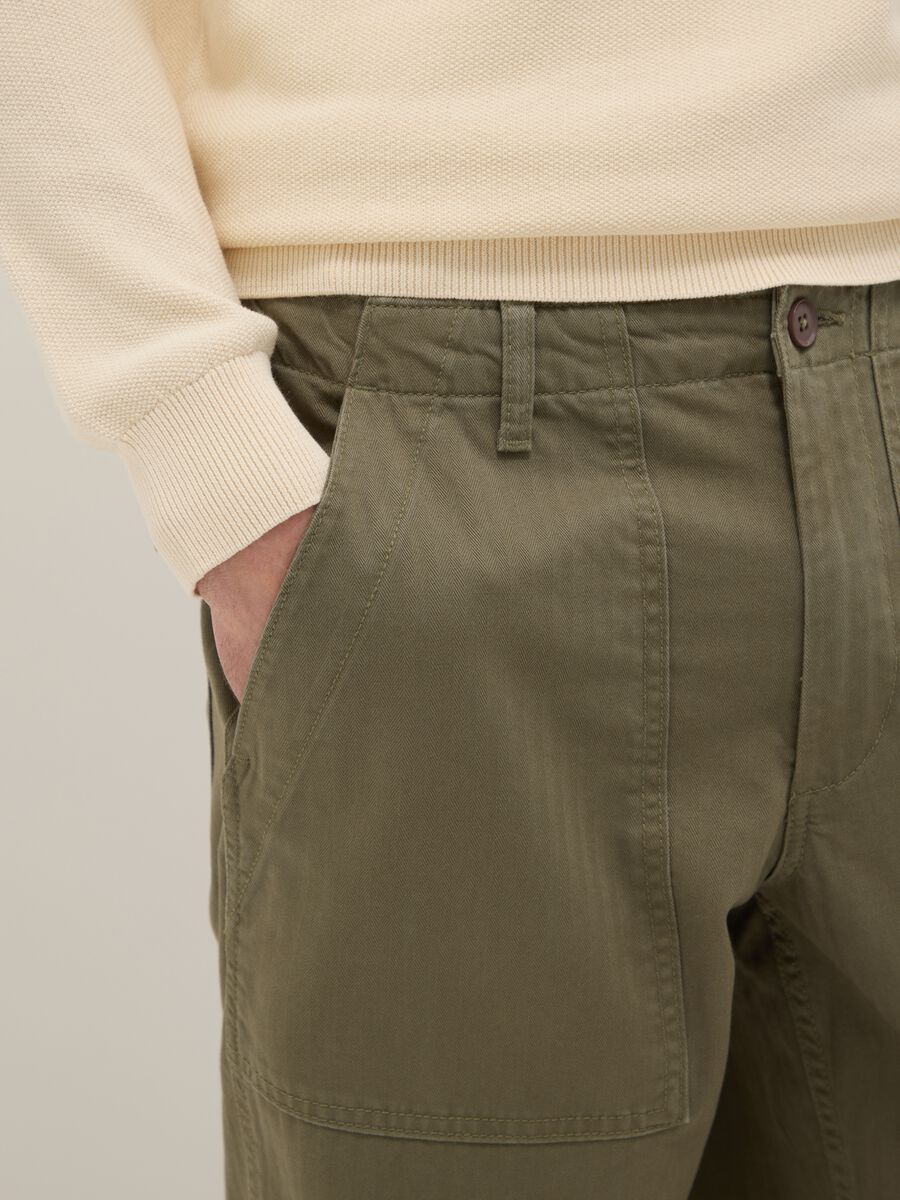 Gr&uuml;ne Regular Fit Chino-Hosen aus reiner Baumwolle_3