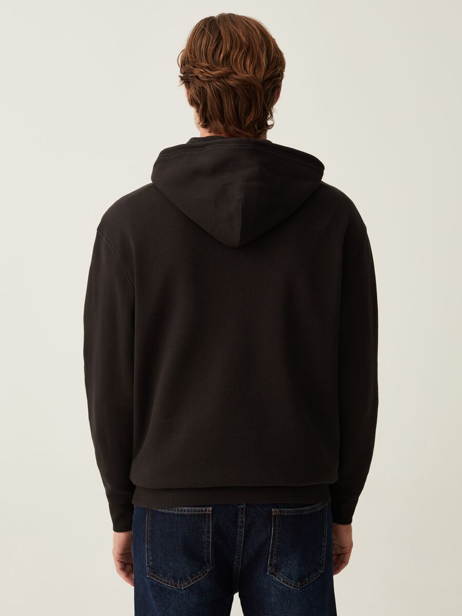 Sweatshirt with hood and embroidered logo_2
