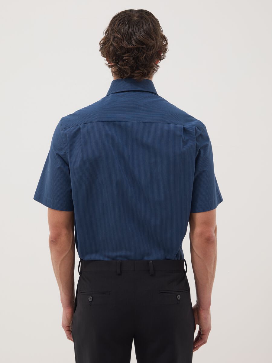 Blue short-sleeved shirt with button-down collar_2