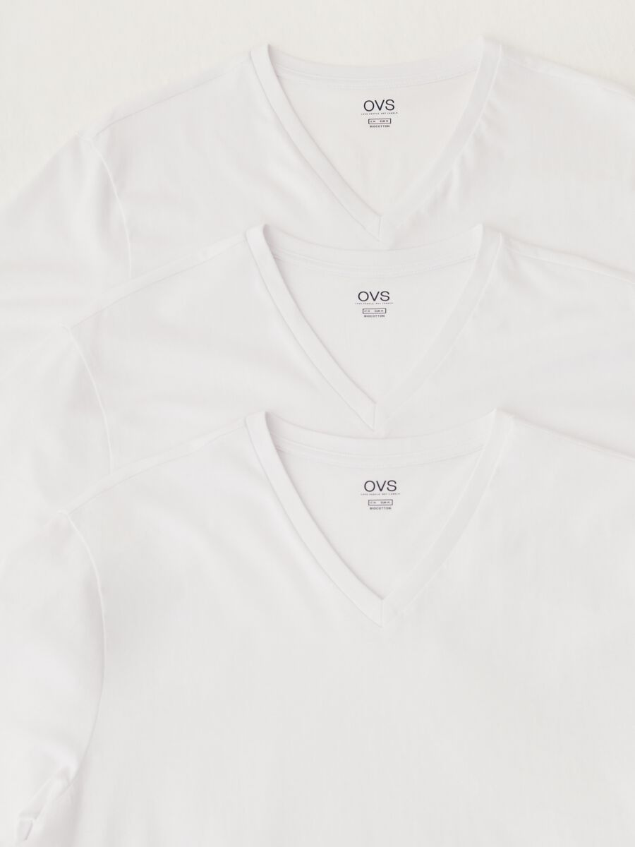 Three-pack undershirts with V neck_4