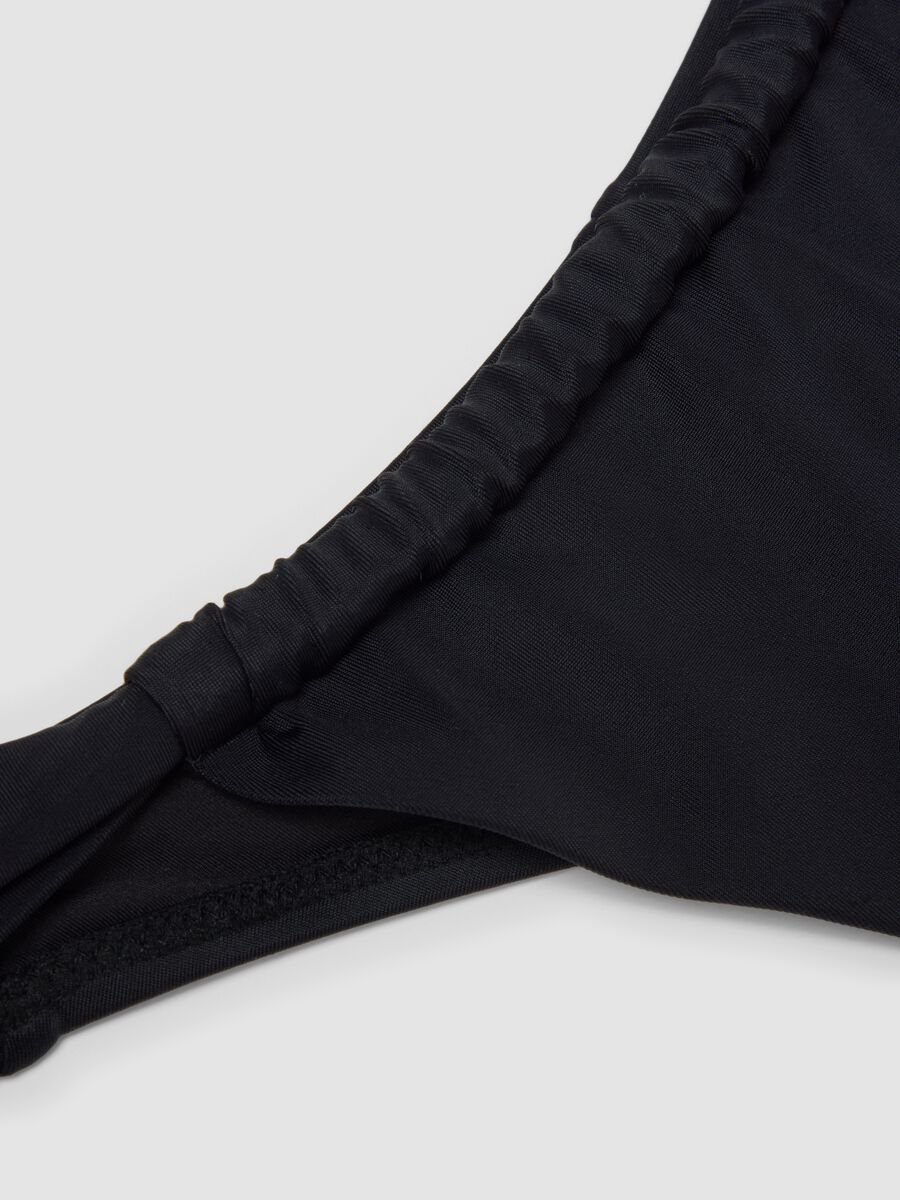 Schwarzes Bikini-H&ouml;schen aus Stretchmaterial_5