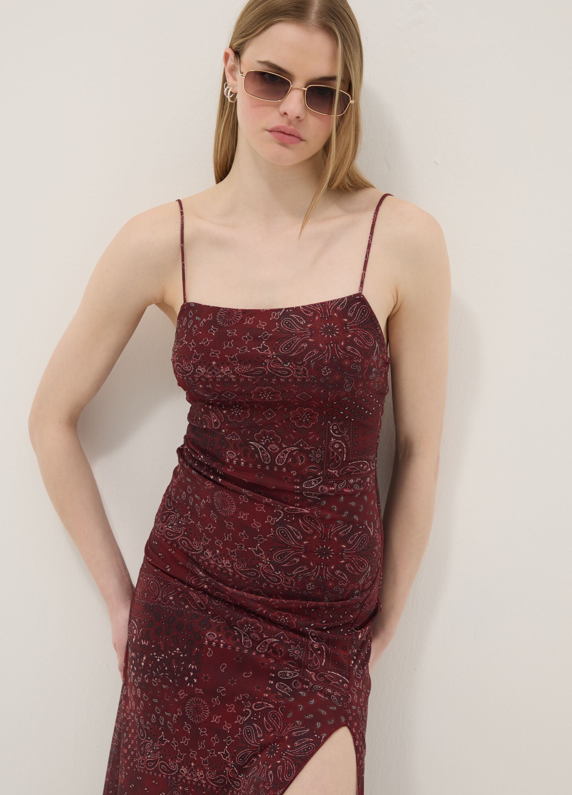 &Kappa;ό&kappa;&kappa;&iota;&nu;&omicron; &mu;&alpha;&kappa;&rho;ύ &phi;ό&rho;&epsilon;&mu;&alpha; &alpha;&pi;ό &epsilon;&lambda;&alpha;&sigma;&tau;&iota;&kappa;ό ύ&phi;&alpha;&sigma;&mu;&alpha; &mu;&epsilon; &mu;&omicron;&tau;ί&beta;&omicron; paisley &kappa;&alpha;&iota; &sigma;&kappa;ί&sigma;&iota;&mu;&omicron;