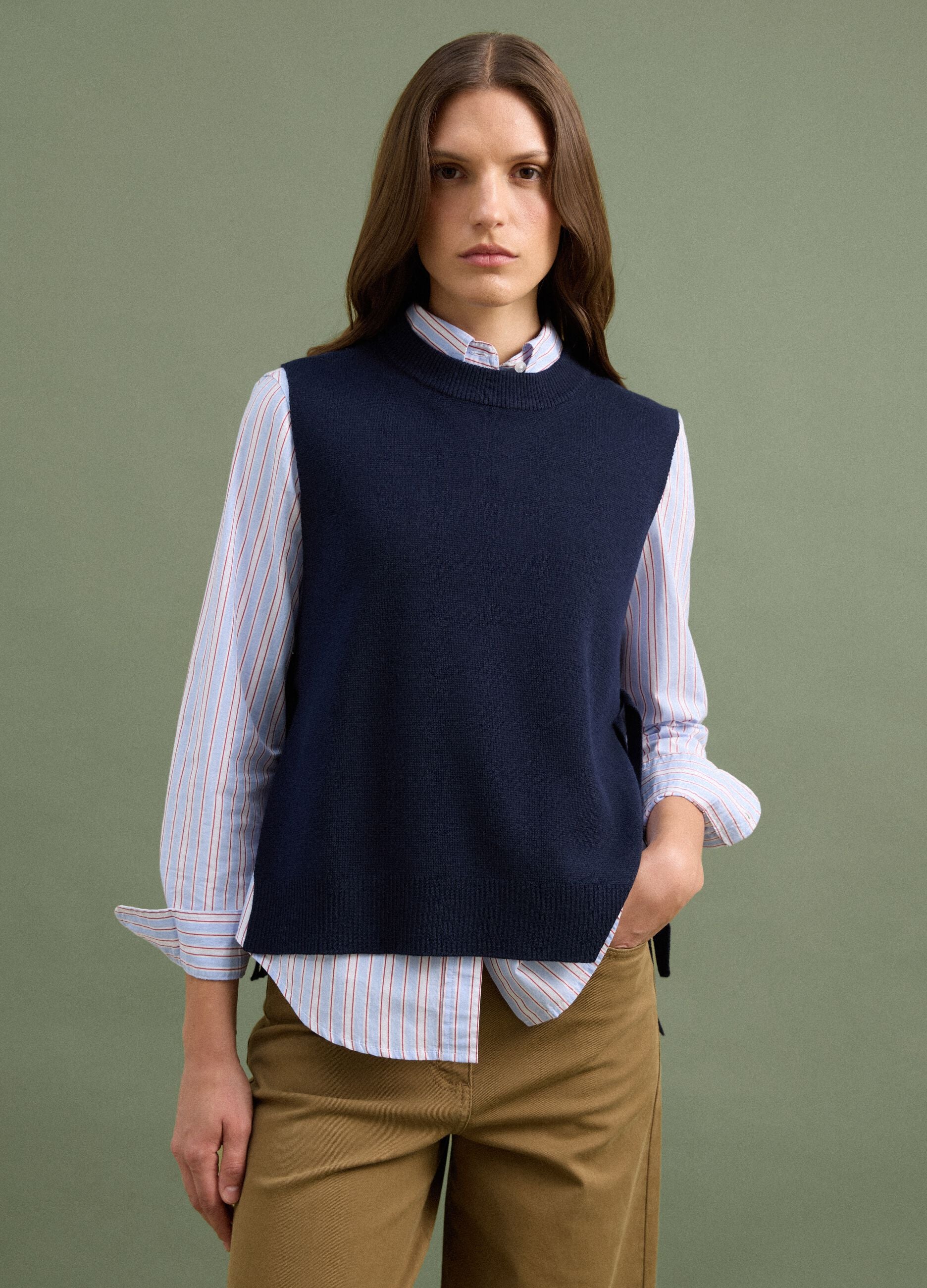 Chaleco azul de mezcla de lana con cuello redondo y lazadas laterales, corte regular