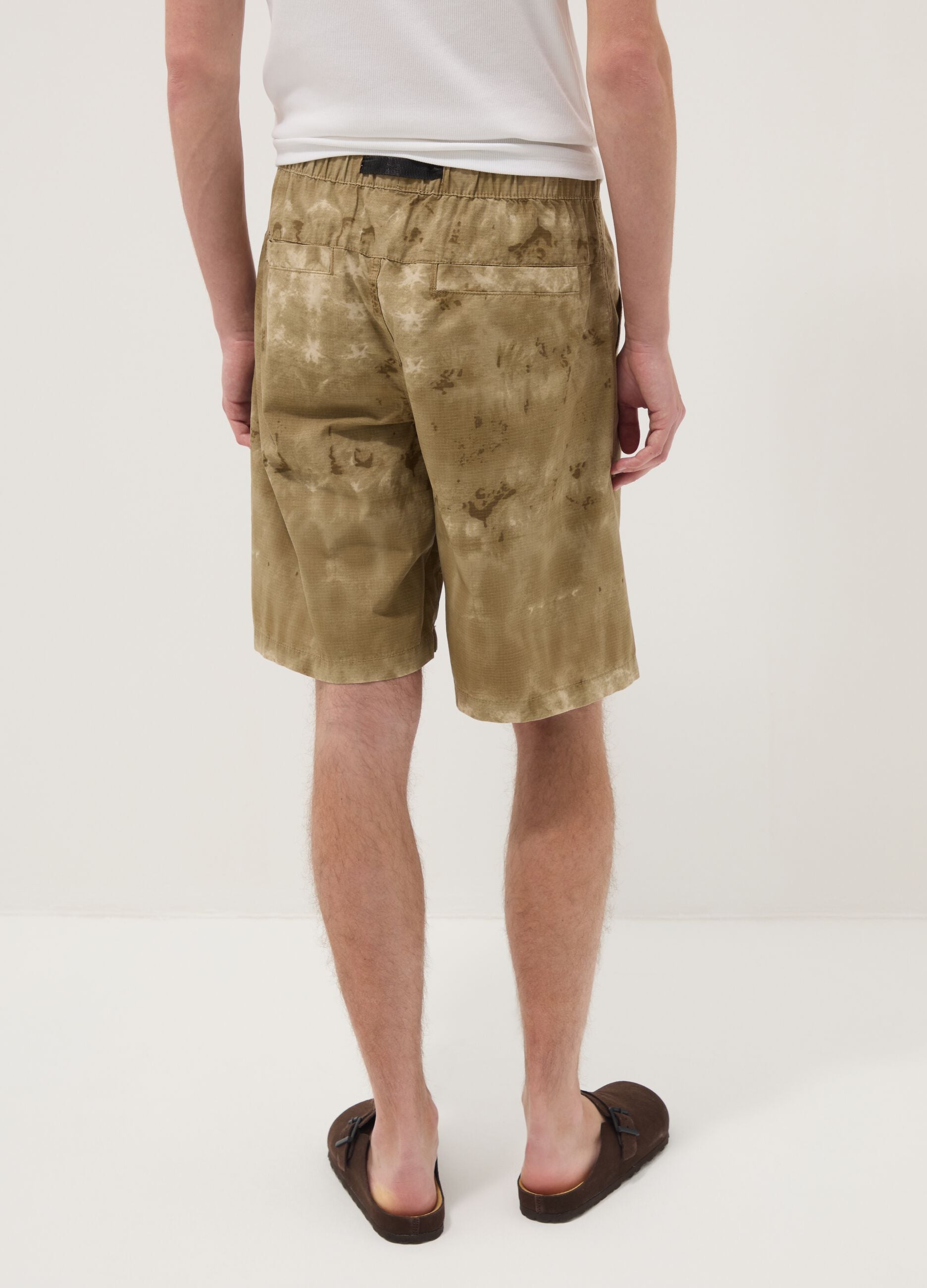 Bermudas bege baggy em algod&atilde;o puro