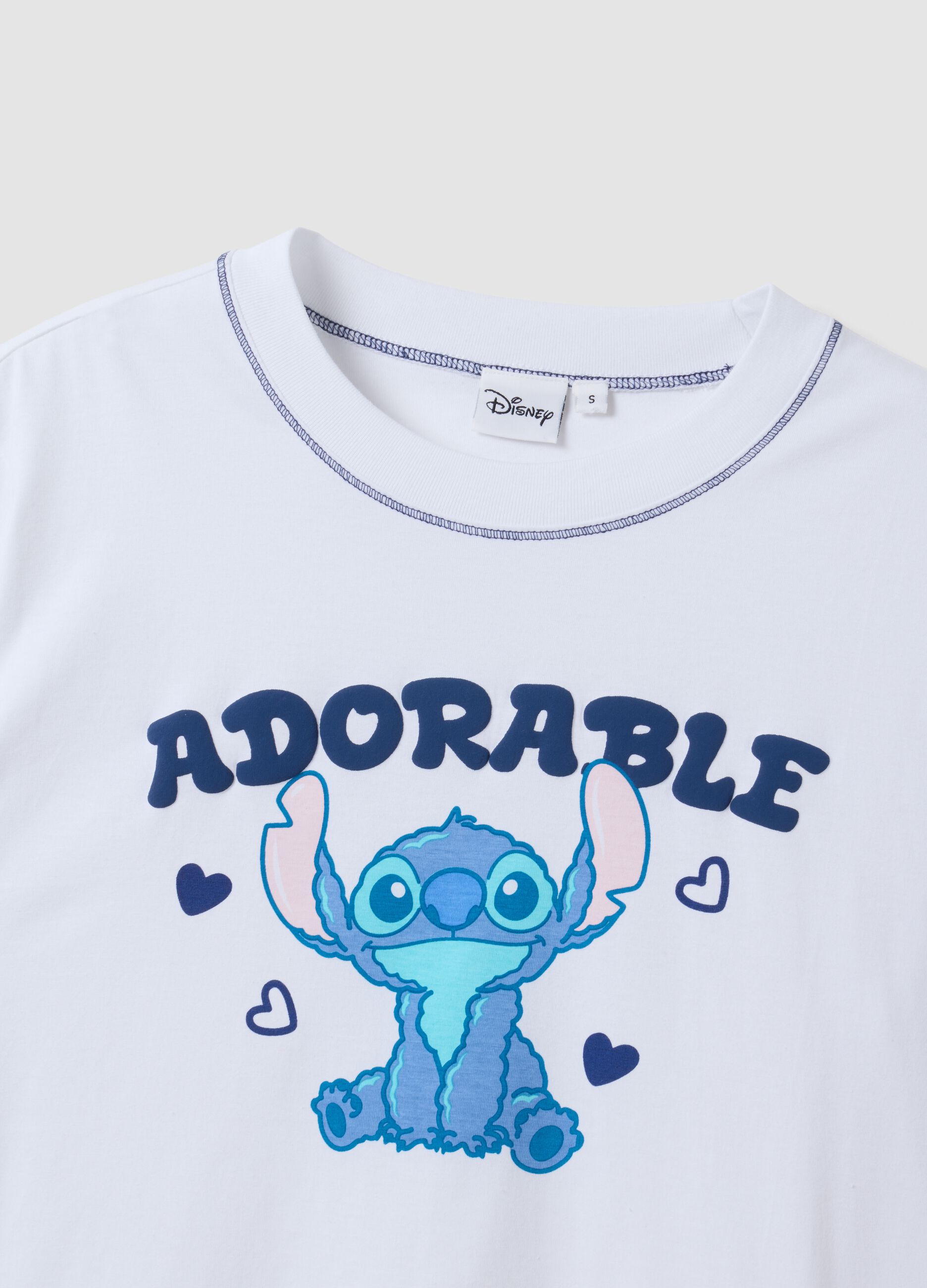 T-shirt branca em algod&atilde;o puro com estampado do Stitch, corte regular