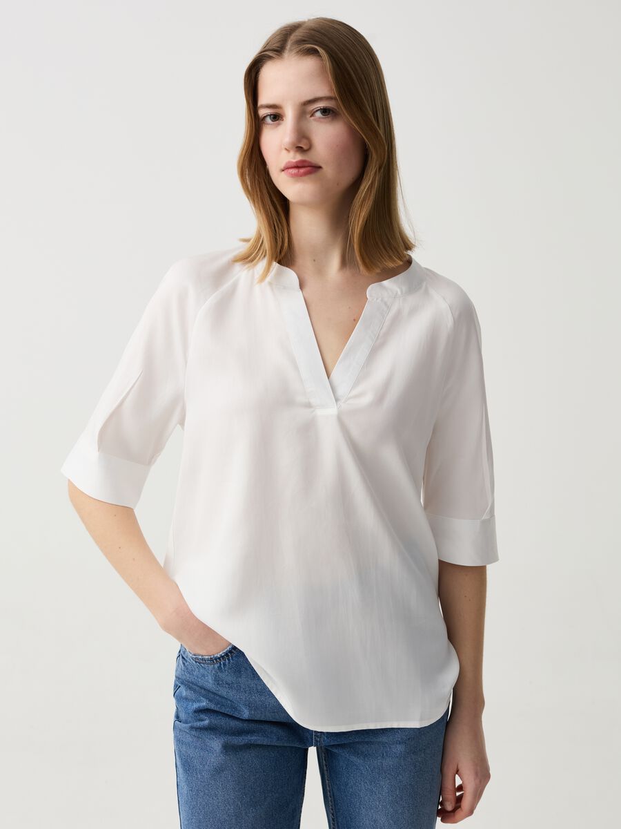 Blouse with elbow-length sleeves_0