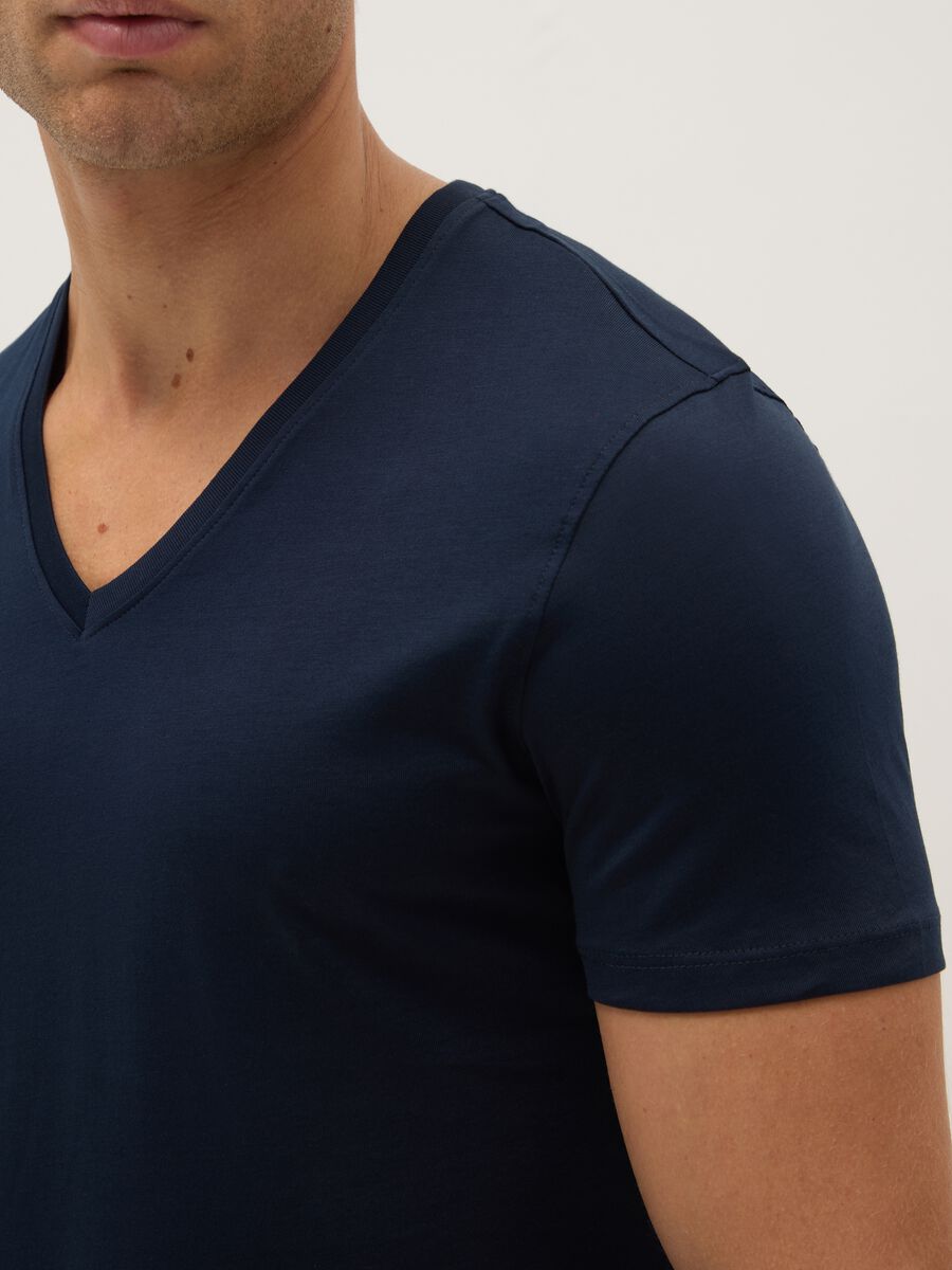 Blue pure cotton t-shirt regular fit with V-neck_3