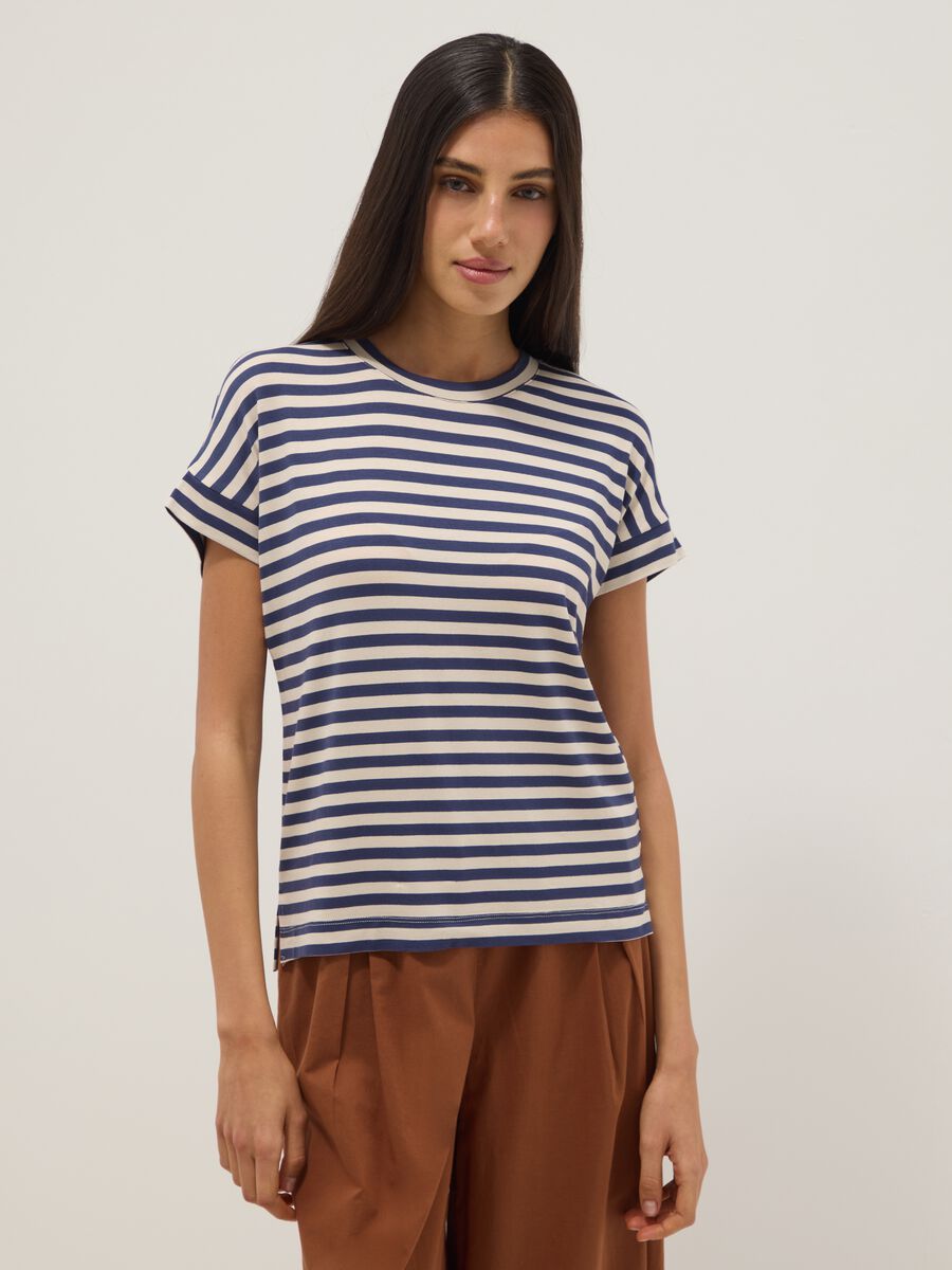 T-shirt in viscosa elasticizzata a righe multicolor regular fit_1