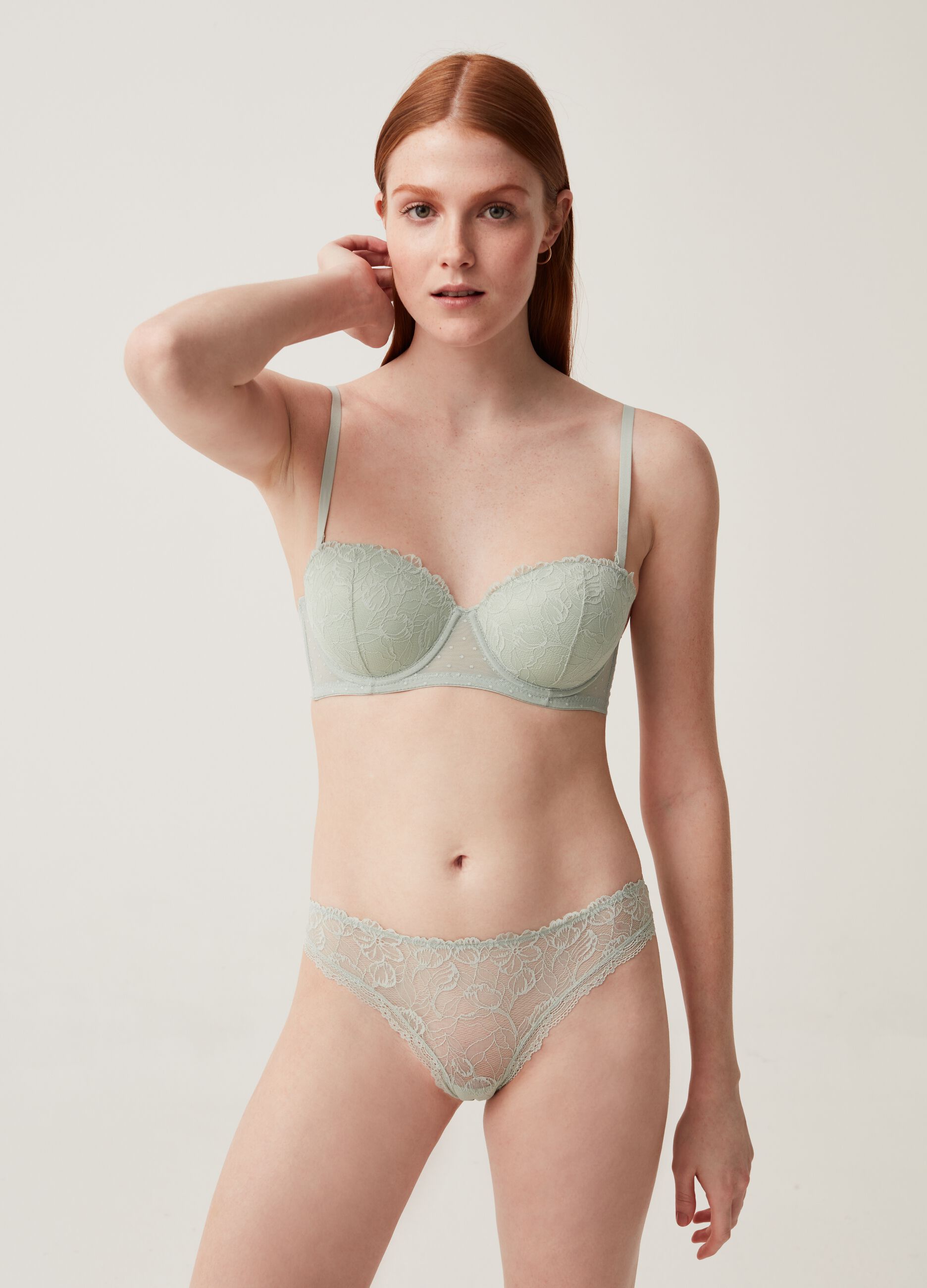 Brazilian-cut briefs in mesh with floral lace