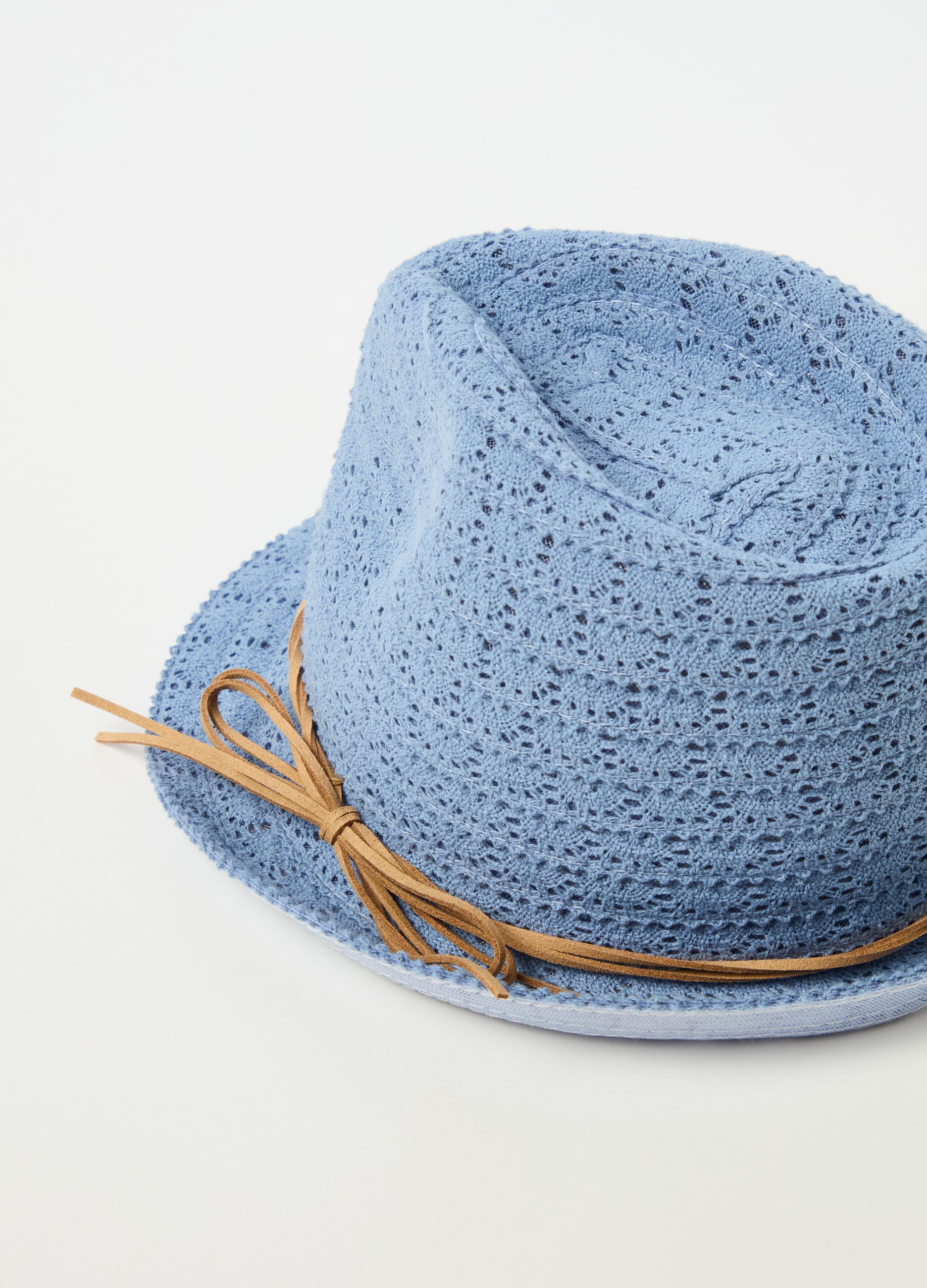 Sombrero Trilby con diseño calado