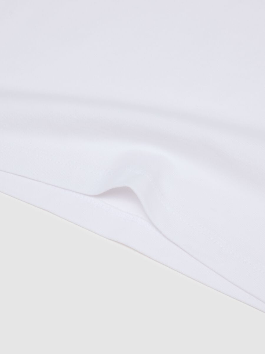 Twin pack of boys' white stretch cotton vests in regular fit_3