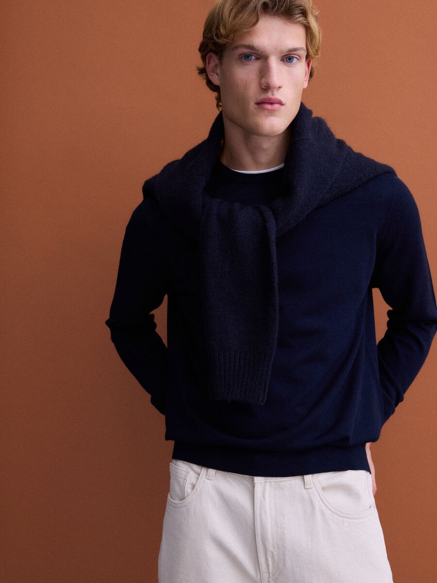 Navy blue crew-neck jumper in pure merino wool, regular fit_1