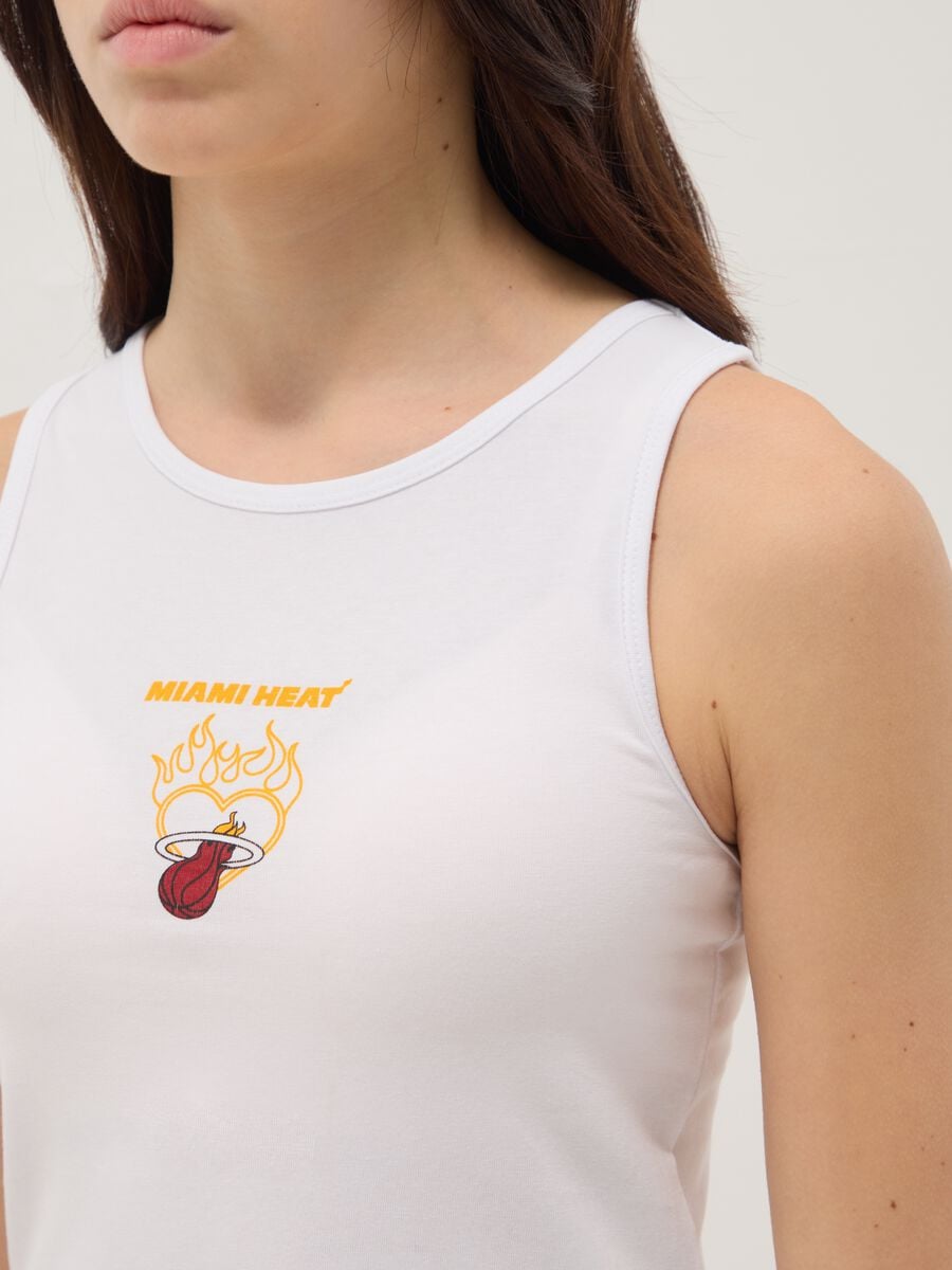Camiseta de tirantes blanca de algod&oacute;n el&aacute;stico_2