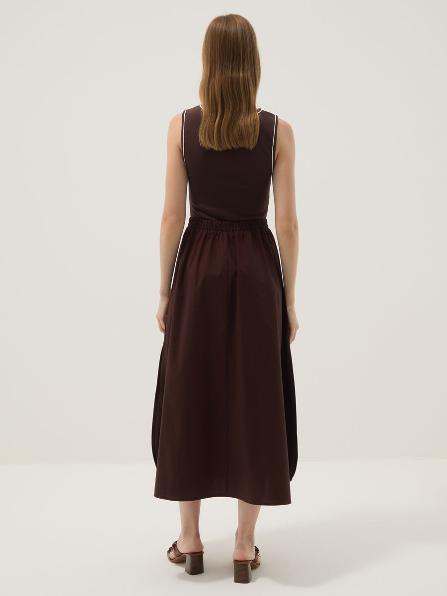 Abito marrone smanicato in cotone elasticizzato regular fit_2