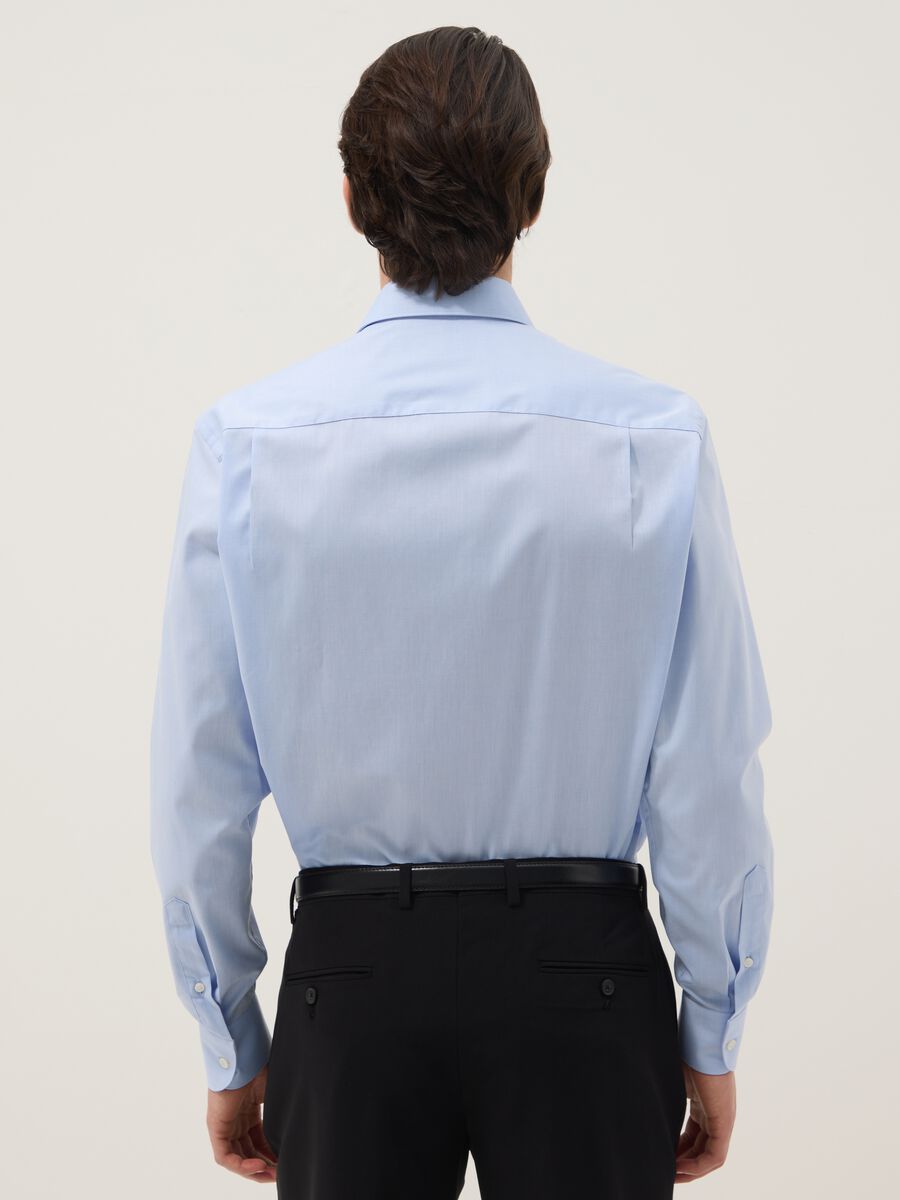 Camisa azul claro de puro algod&oacute;n regular fit f&aacute;cil de planchar_2