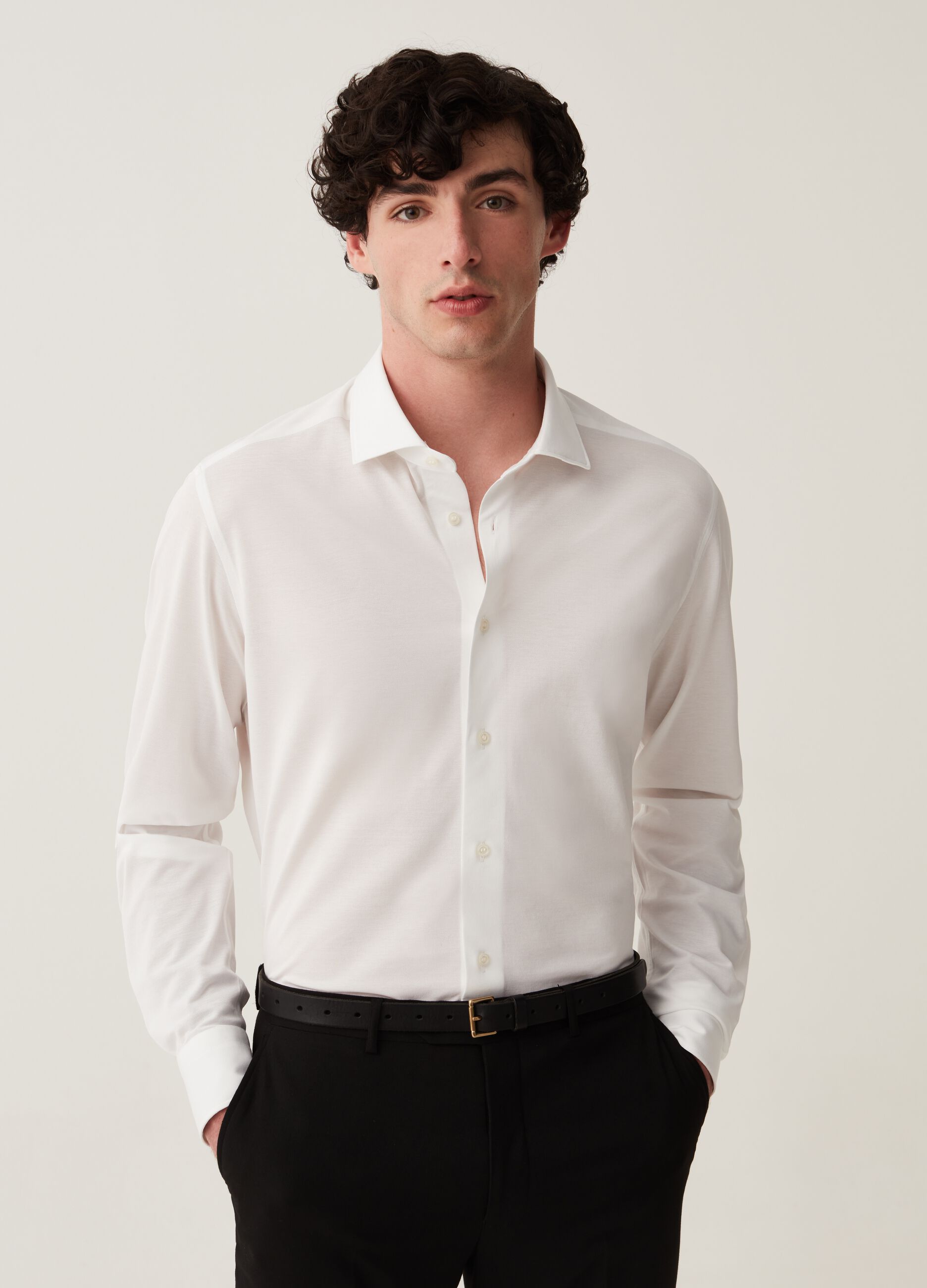 Slim fit travel shirt in solid colour jersey