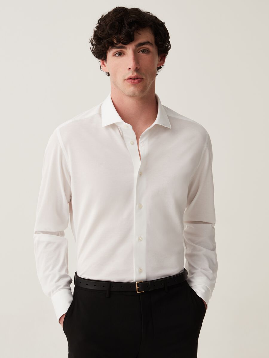 Slim fit travel shirt in solid colour jersey_0