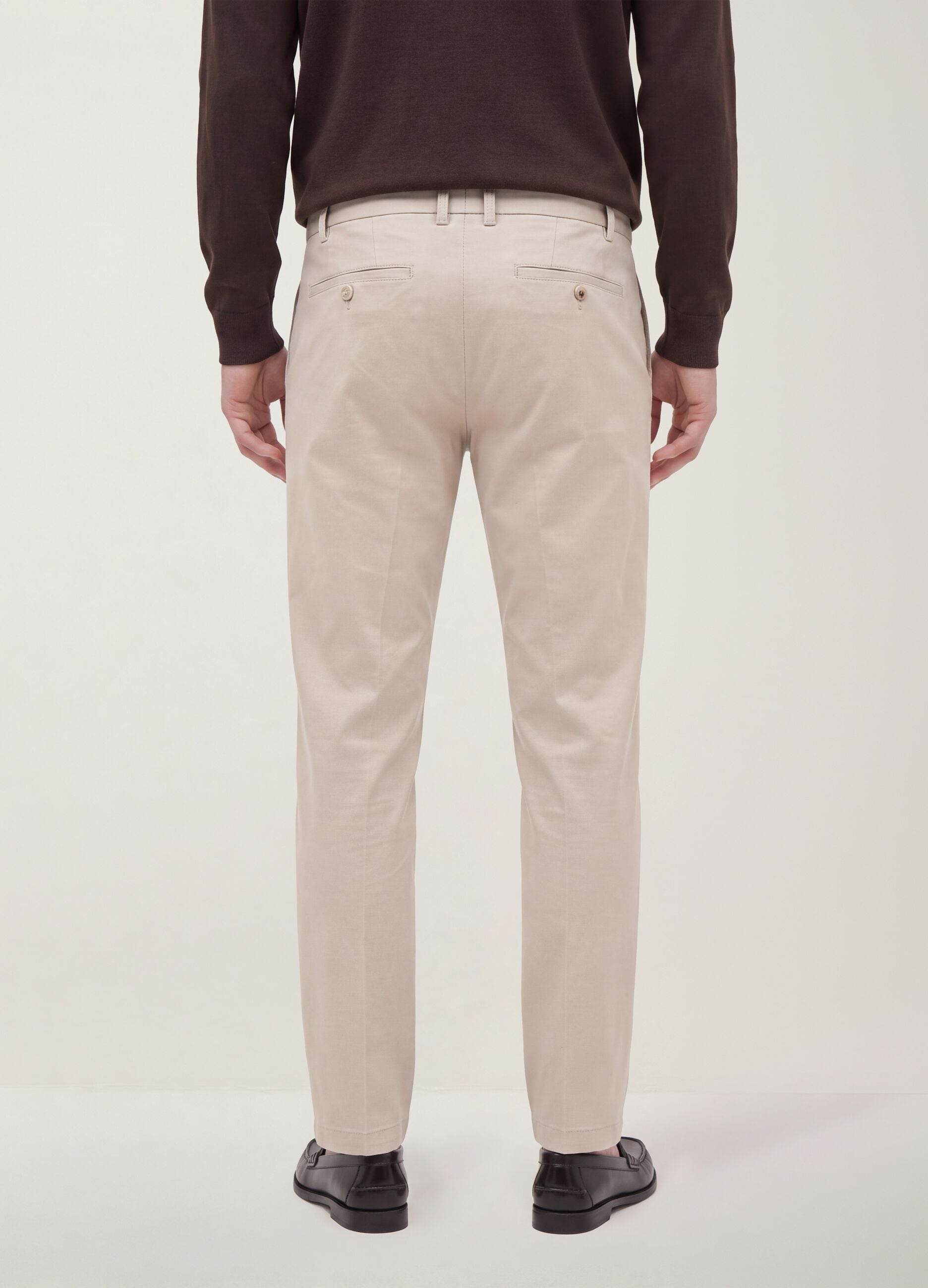Cal&ccedil;as chino cinzentas slim fit em lyocell e algod&atilde;o el&aacute;stico