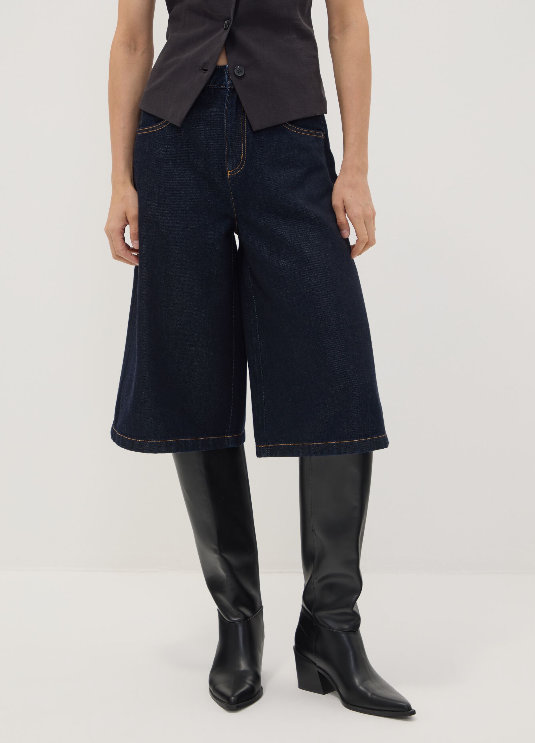 Blue denim wide-leg Bermuda shorts in cotton and lyocell blend