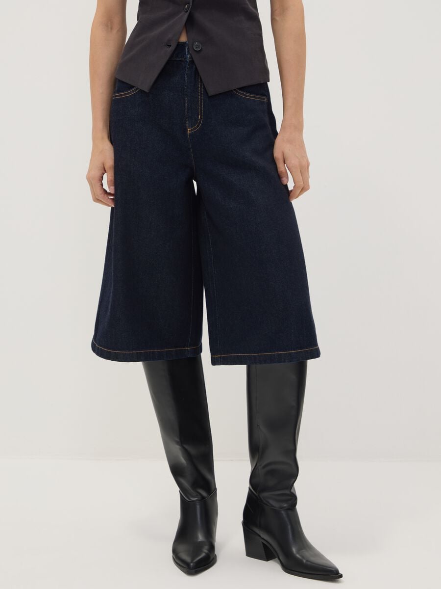 Blue denim wide-leg Bermuda shorts in cotton and lyocell blend_2