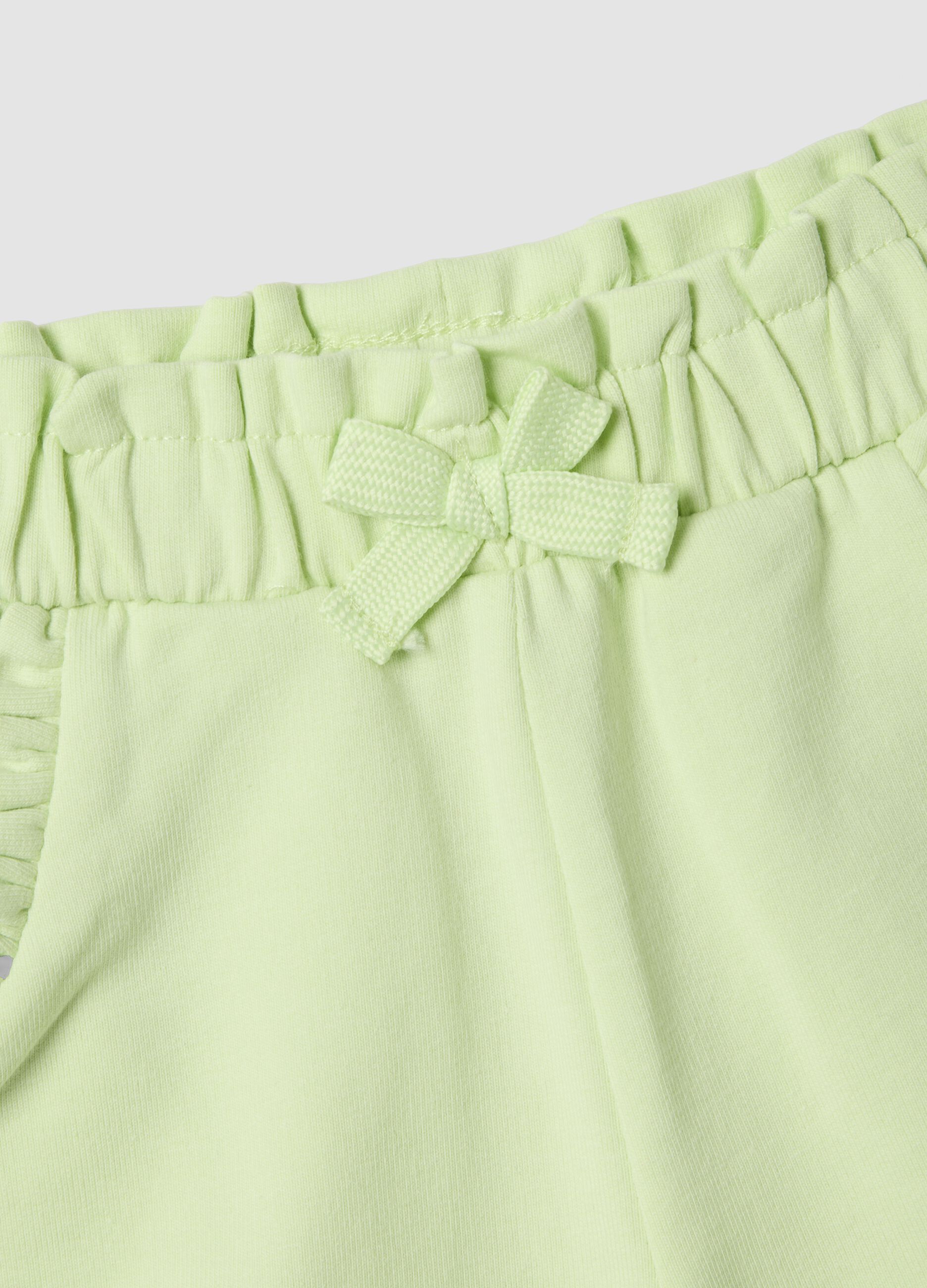 Gr&uuml;ne Shorts aus Stretch-Baumwolle f&uuml;r M&auml;dchen mit Schleife