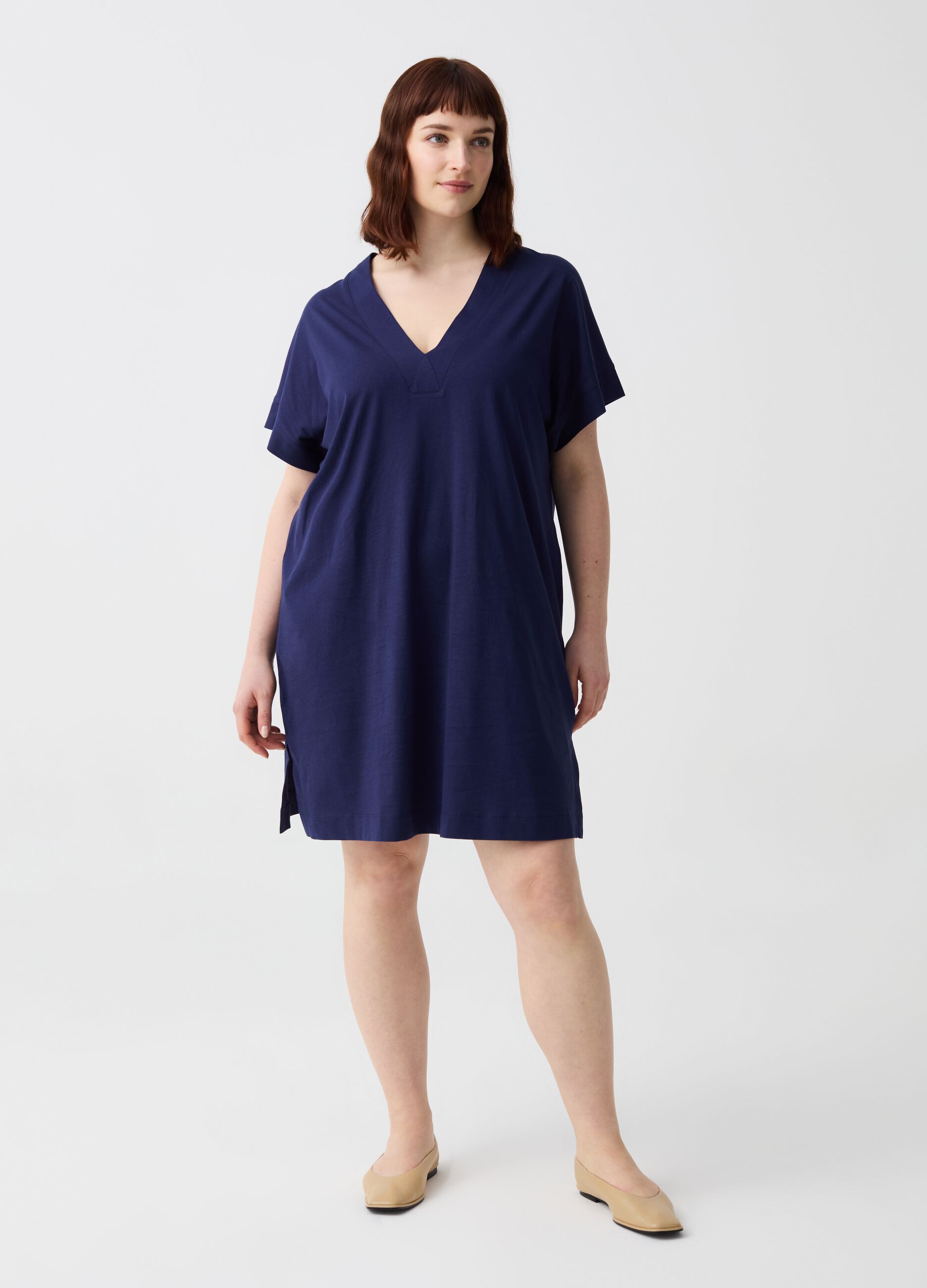Essential Curvy short dress in jersey with V neck