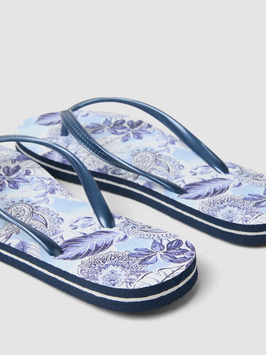 Blaue Zehentrenner mit Blumenprint_2