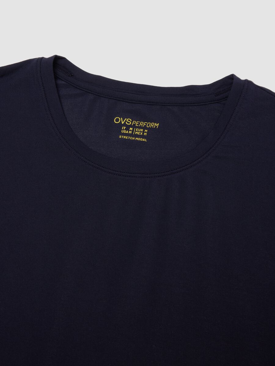 Blaues T-Shirt aus elastischem Modal mit Rundhalsausschnitt_1